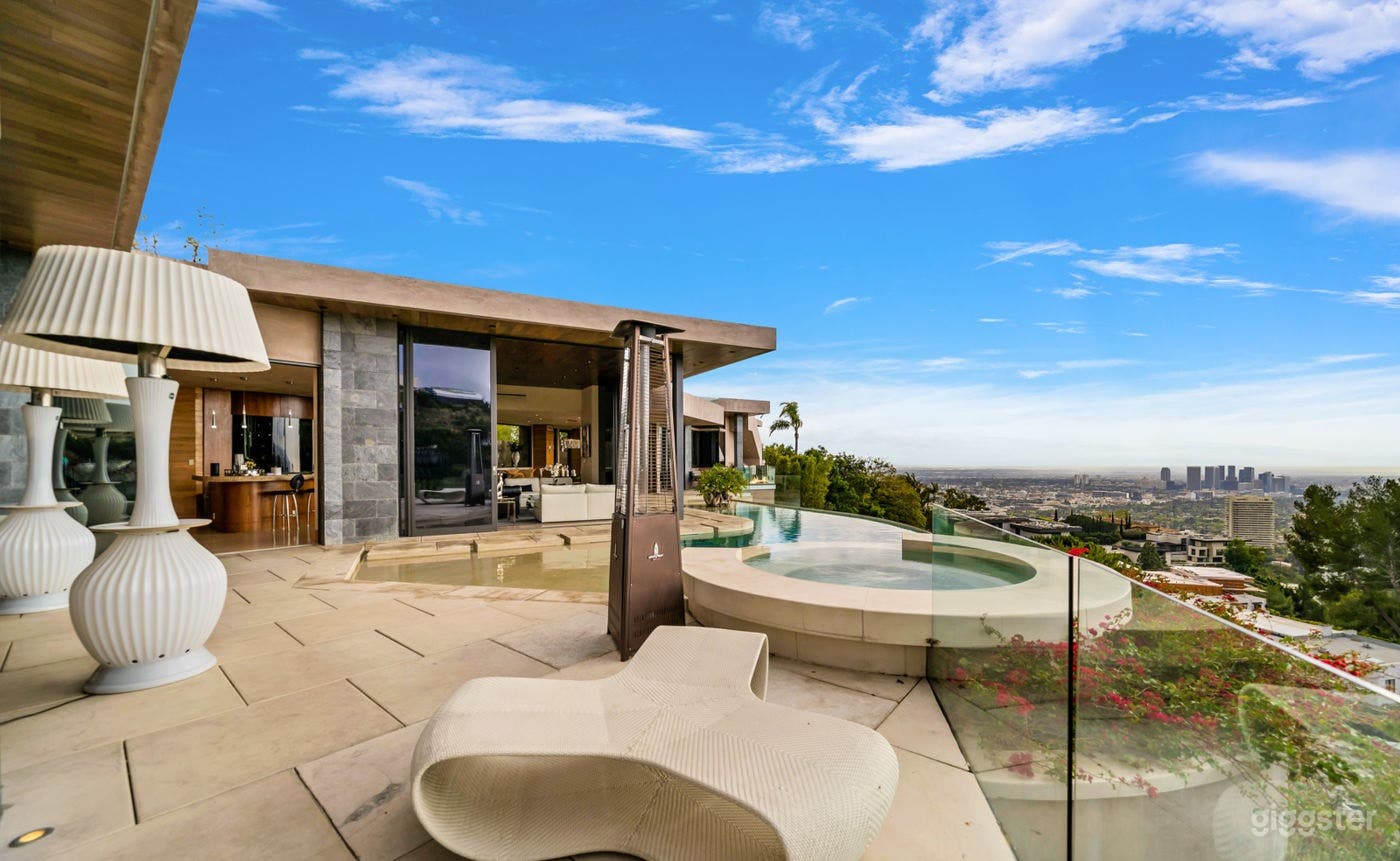 CITY VIEW OASIS: BLUE JAY MODERN/POOL Photo 4