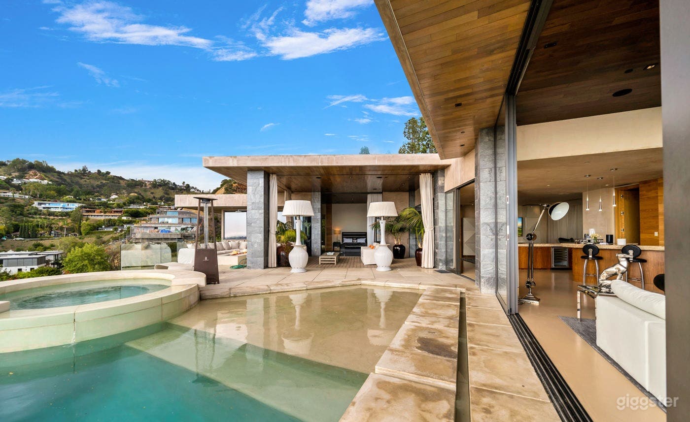 CITY VIEW OASIS: BLUE JAY MODERN/POOL Photo 2