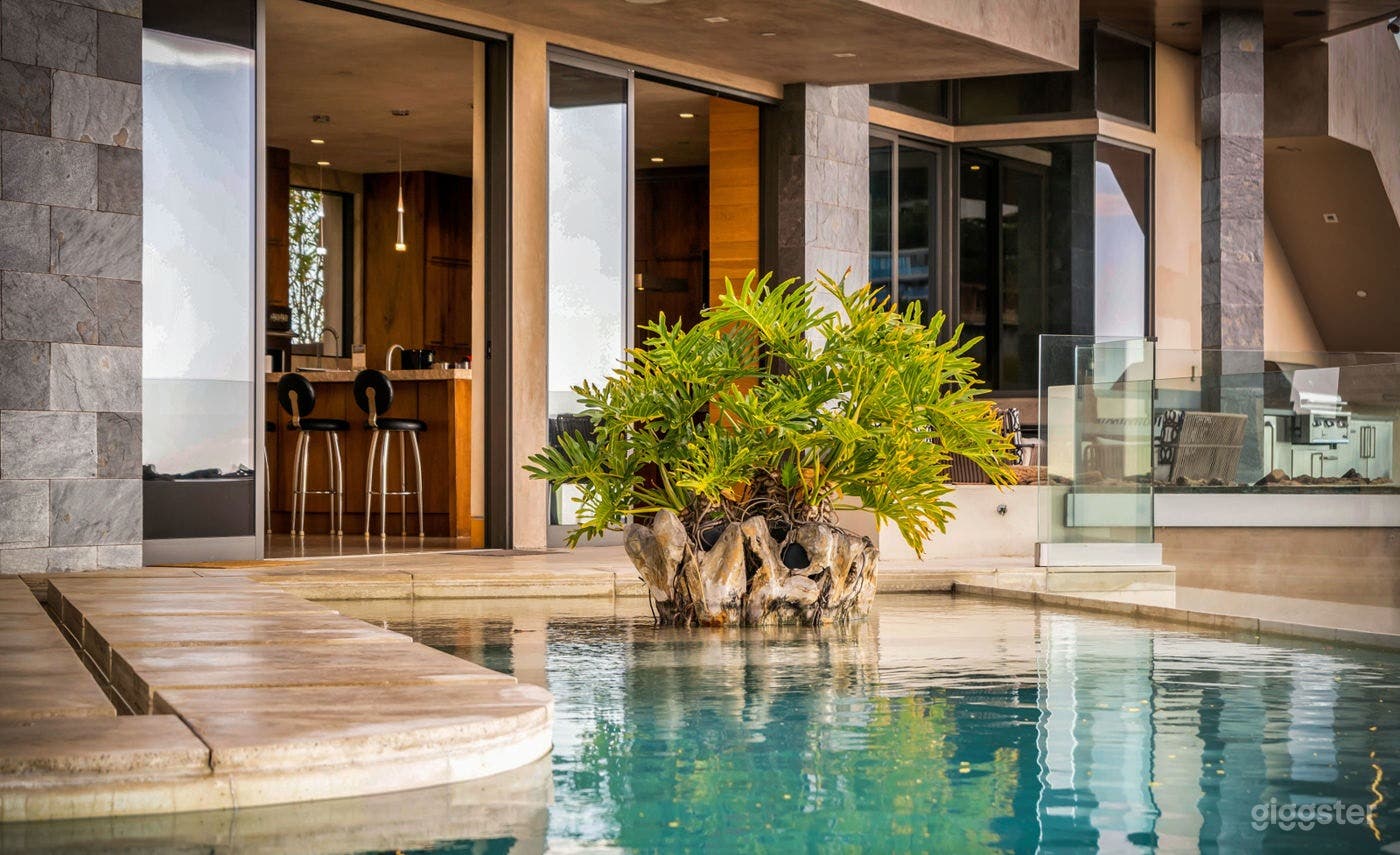 CITY VIEW OASIS: BLUE JAY MODERN/POOL Photo 3