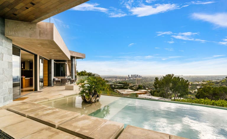  CITY VIEW OASIS: BLUE JAY MODERN/POOL 