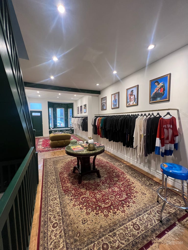  Luxury high end boutique King West Area 