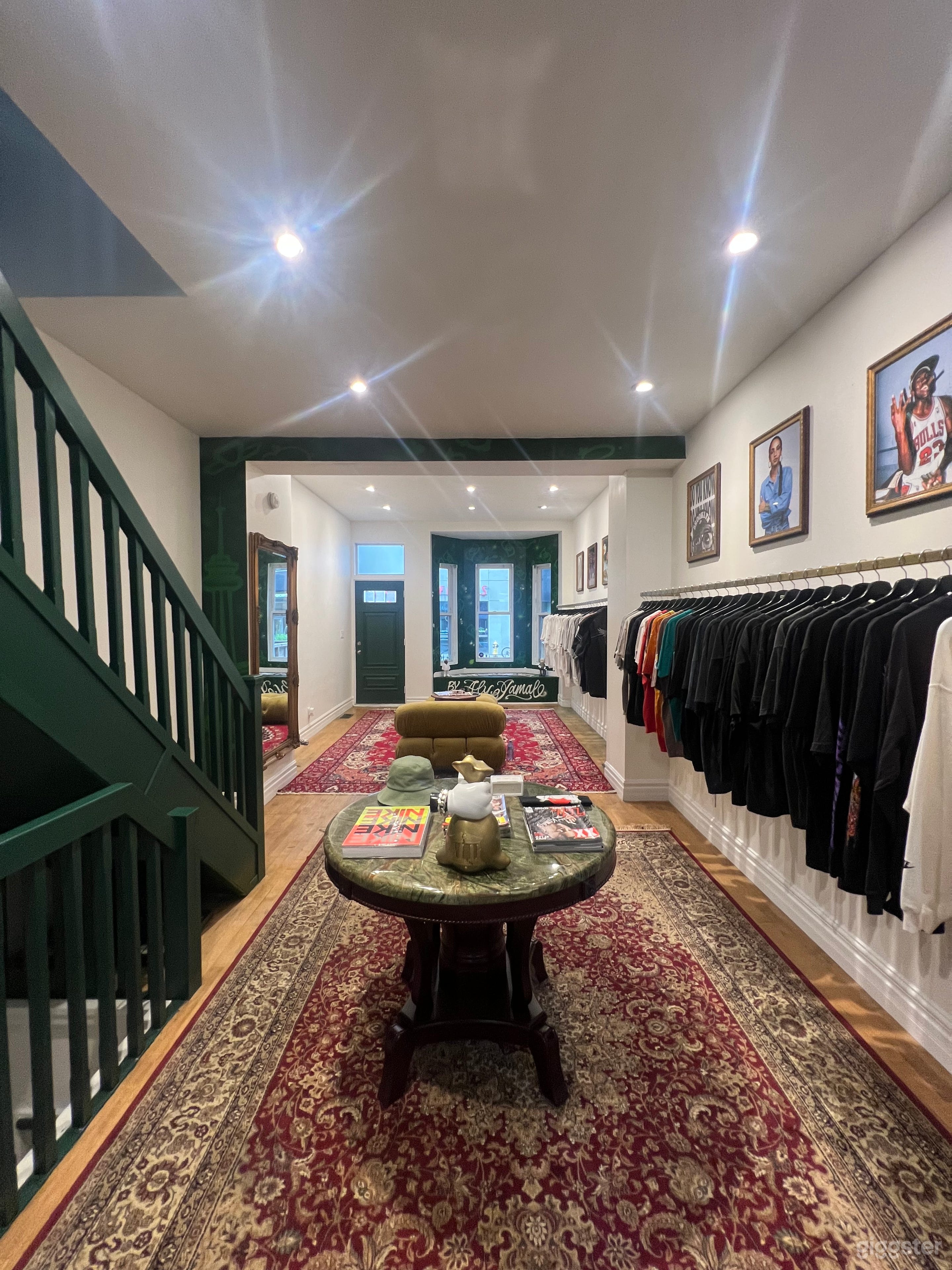 Luxury high end boutique King West Area Photo 4