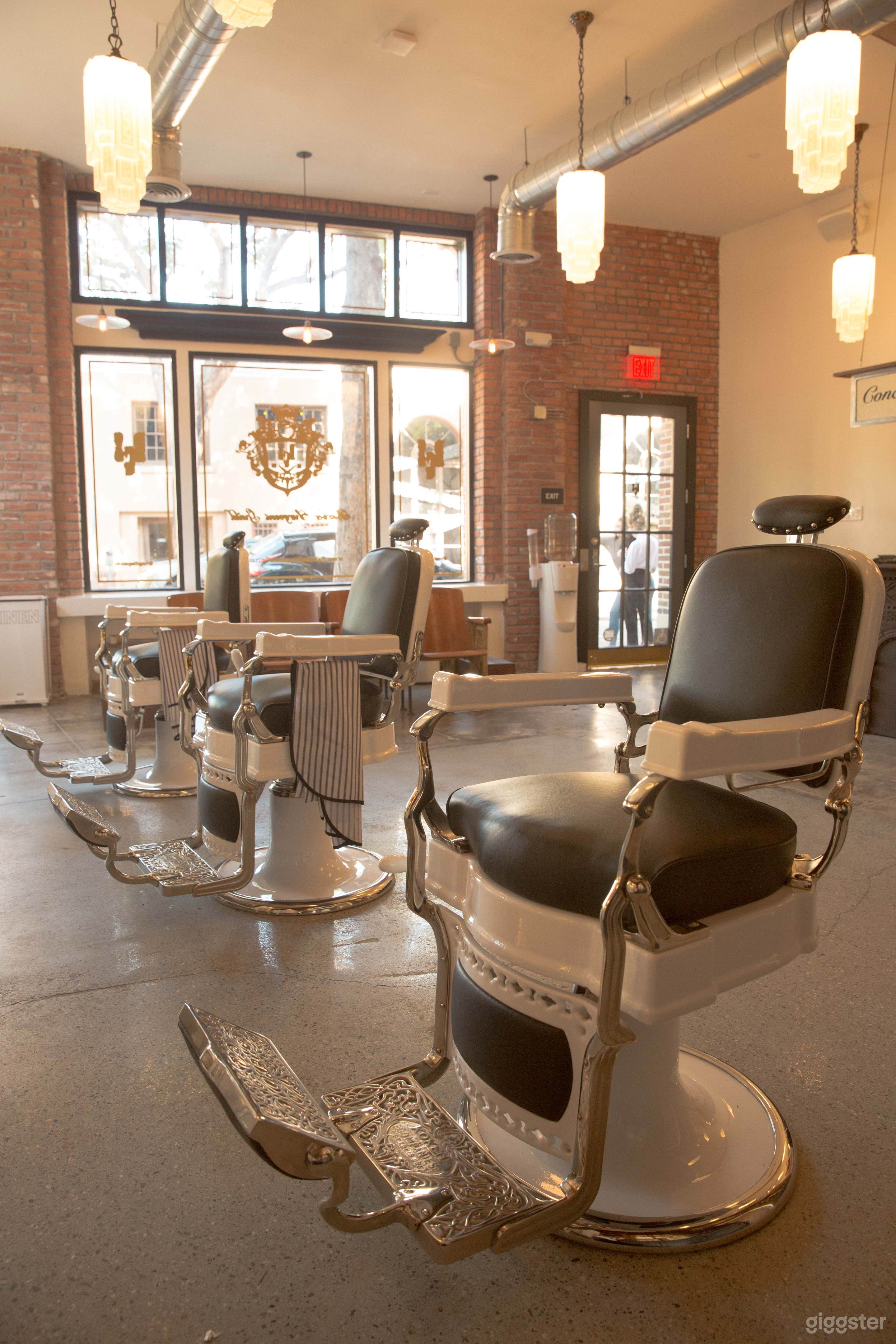 Classic Luxury Barbershop Photo 1