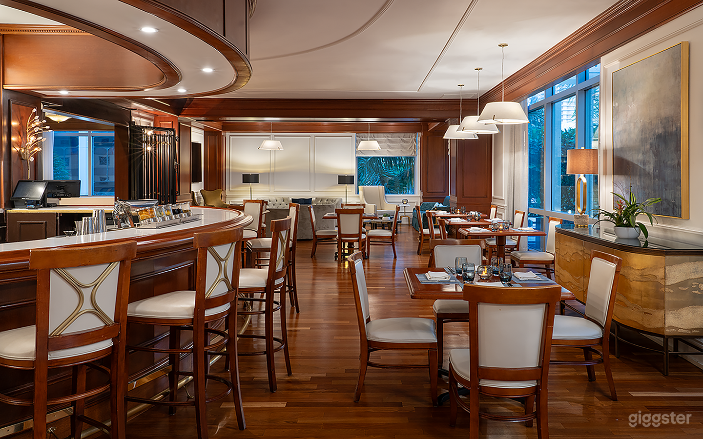 Elegant Cafe & Bar for Private Events and Productions Photo 2