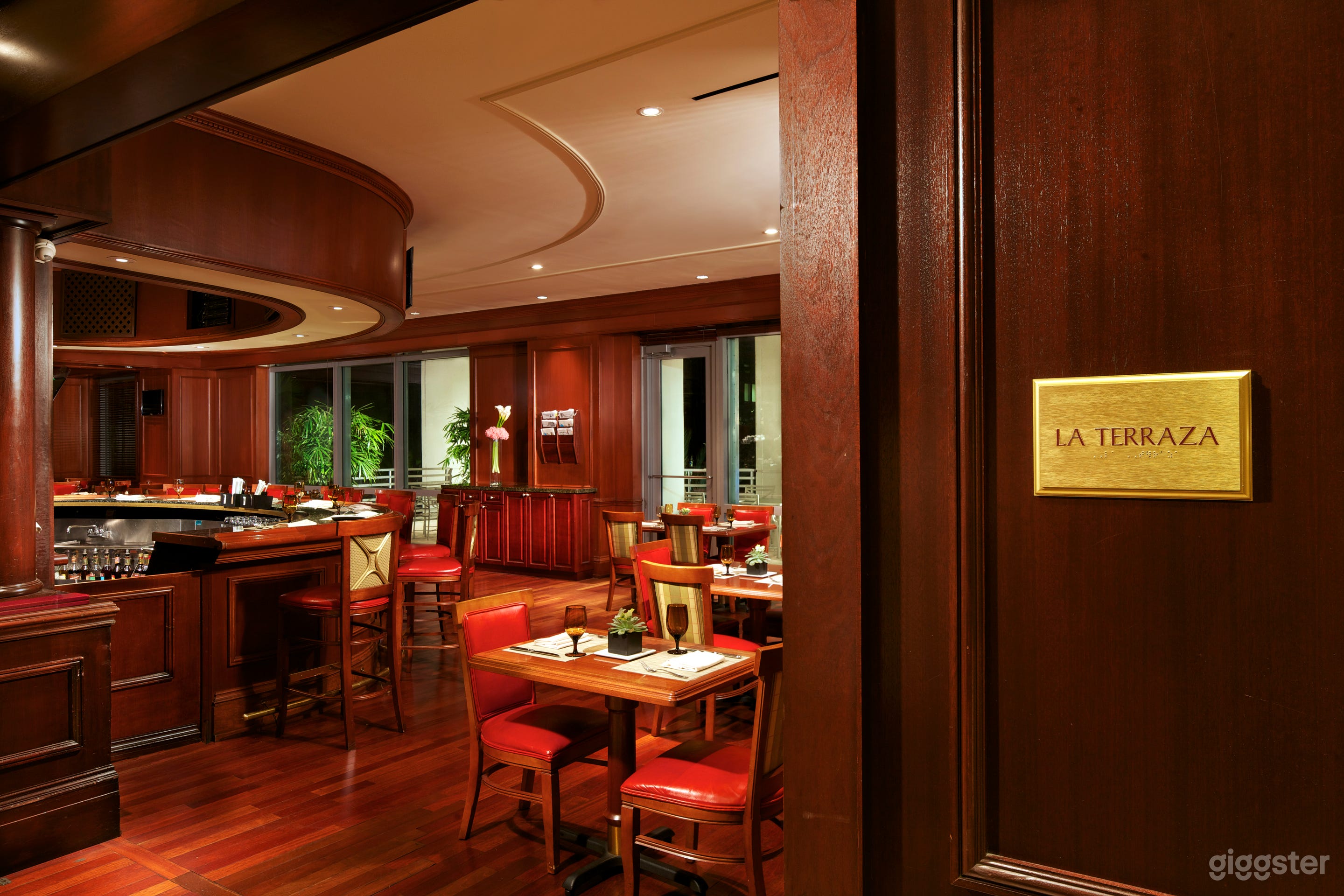 Elegant Cafe & Bar for Private Events and Productions Photo 4
