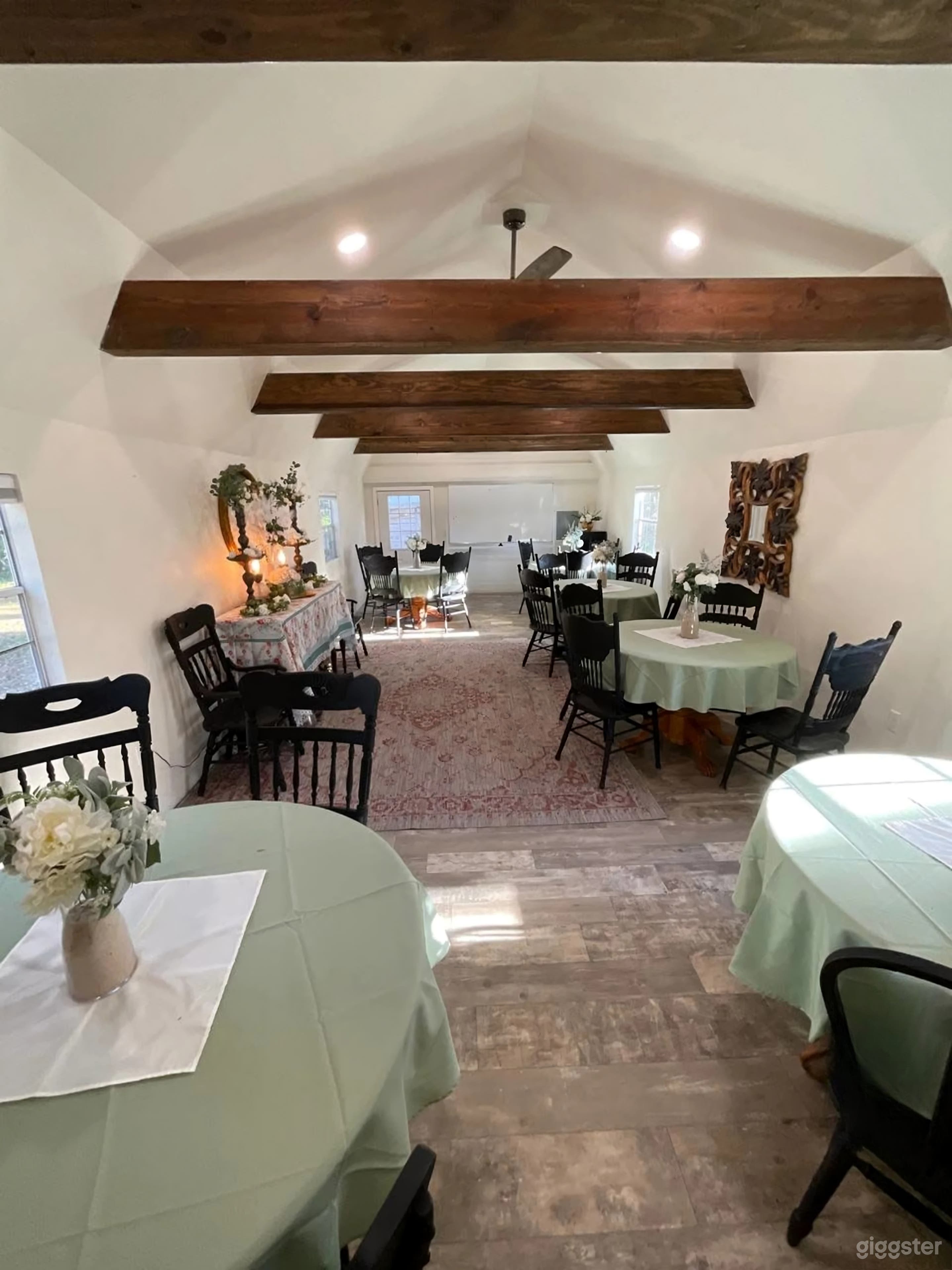 Vintage Indoor Studio  Photo 1