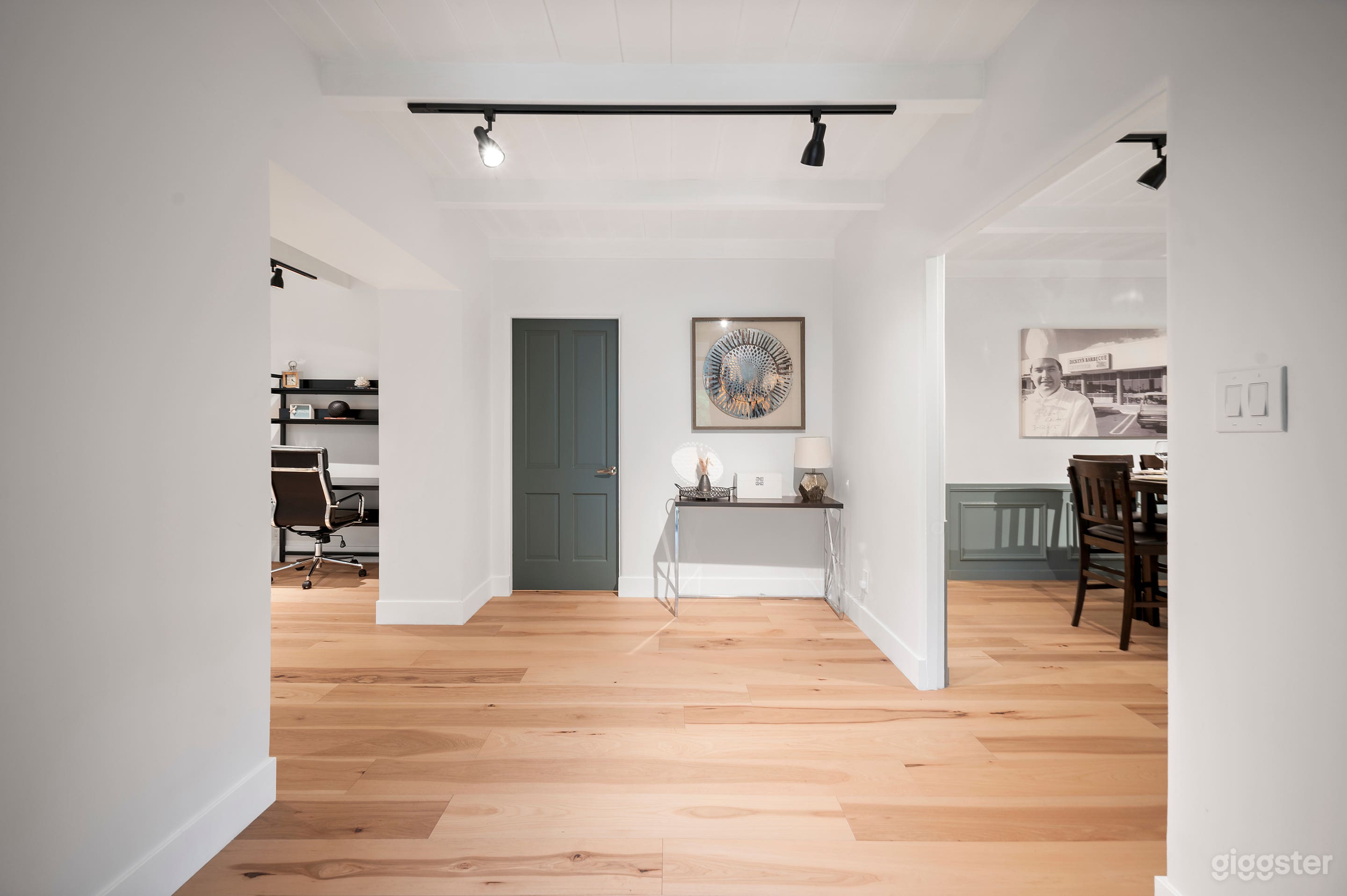 Chic 3BR Oasis in Studio City: Toluca Adjuscent Photo 3