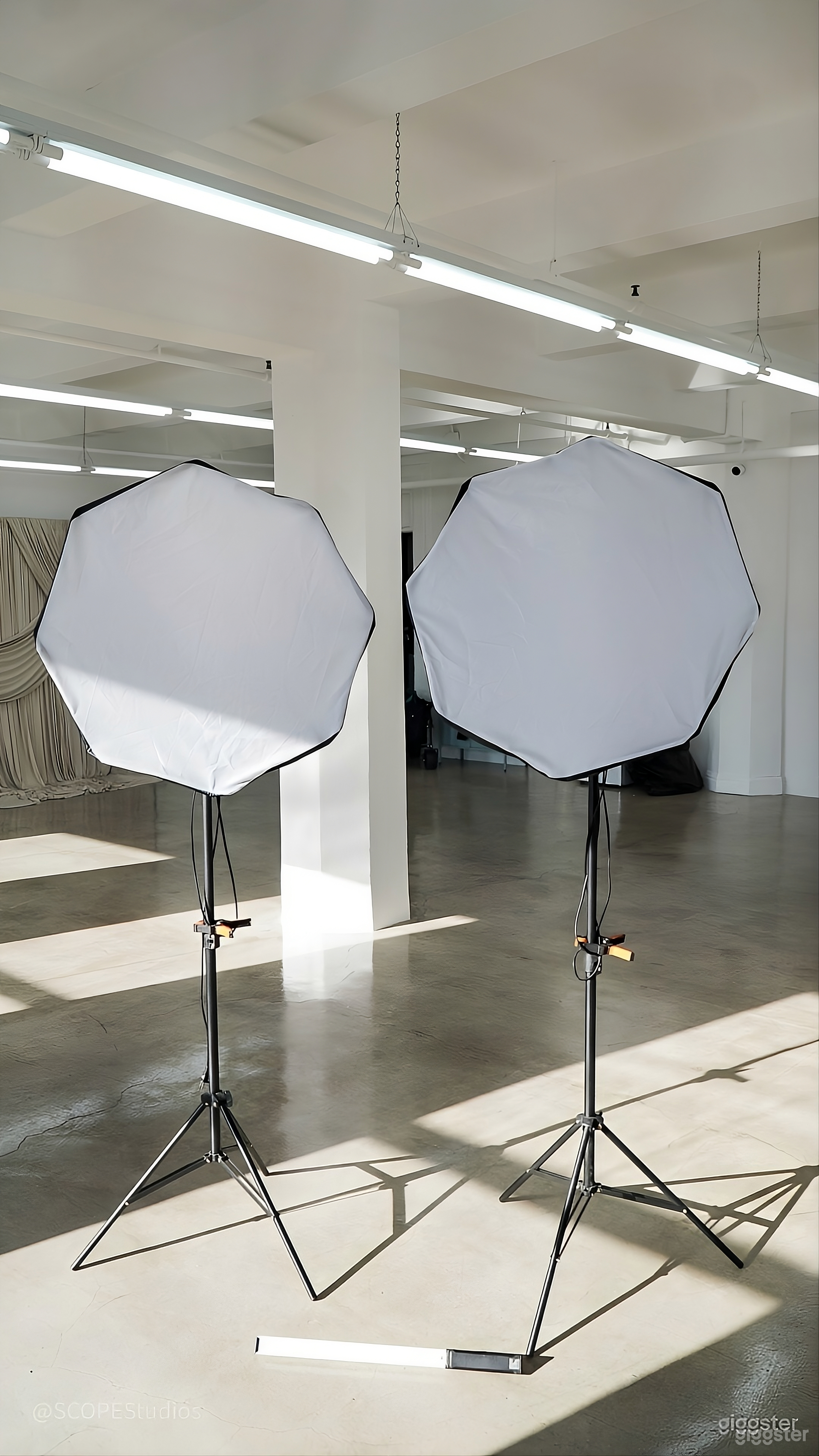 DTLA Loft Multi-Use Photo, Podcast & Content Studio Photo 3