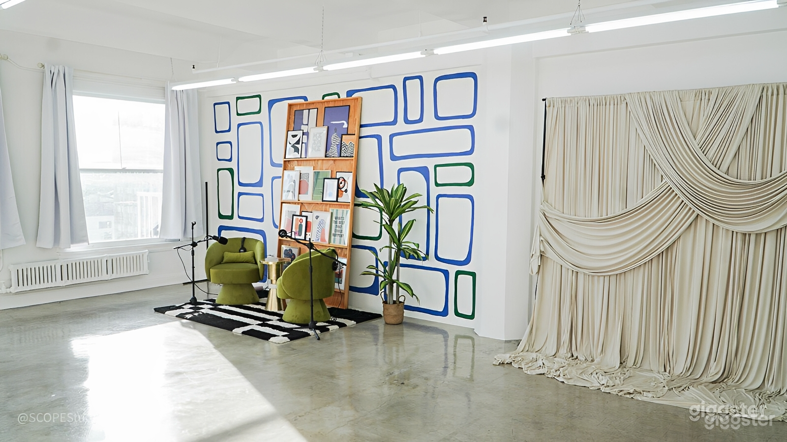 DTLA Loft Multi-Use Photo, Podcast & Content Studio Photo 4