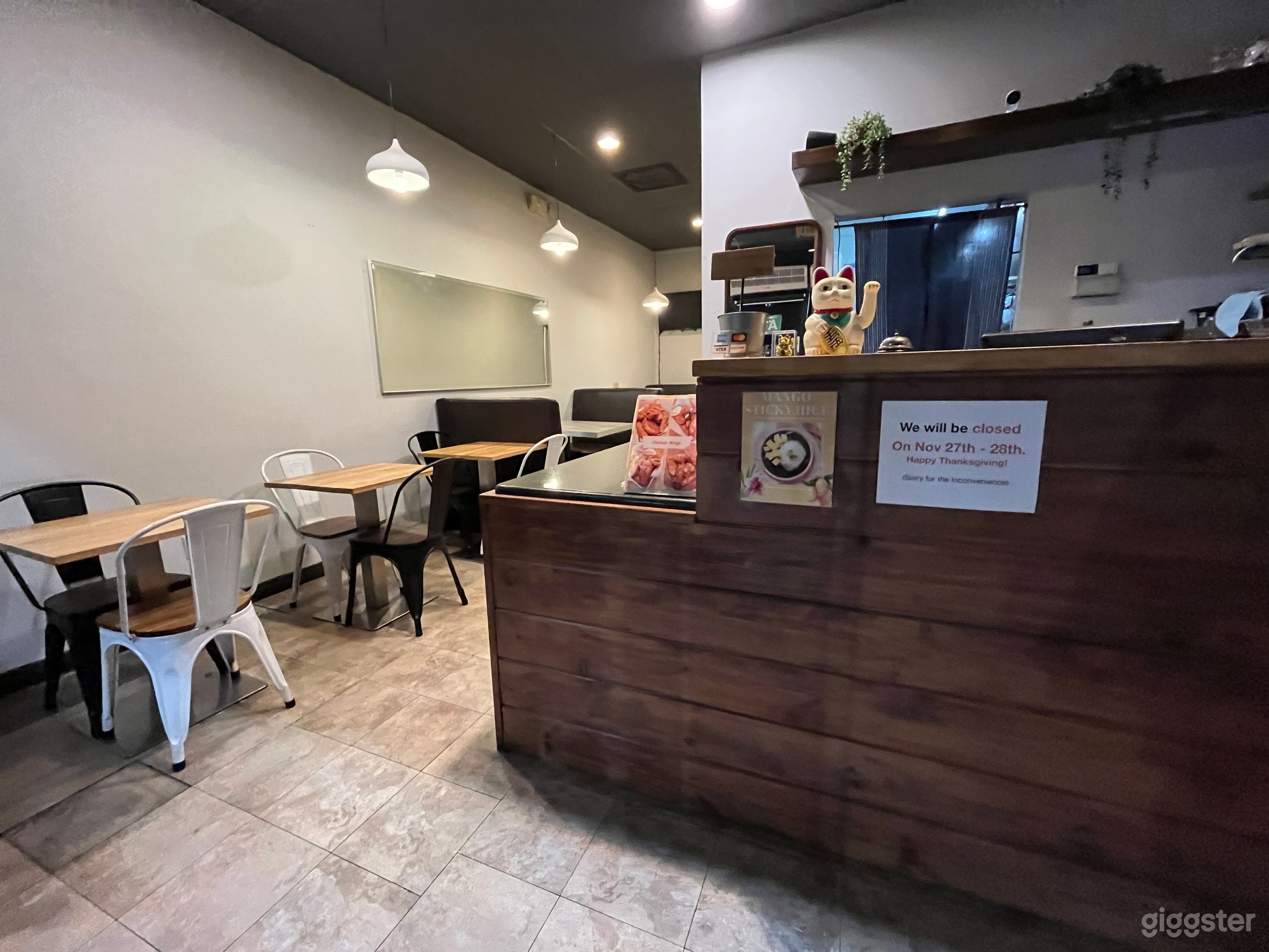 Versatile Casual Resturaunt Photo 1