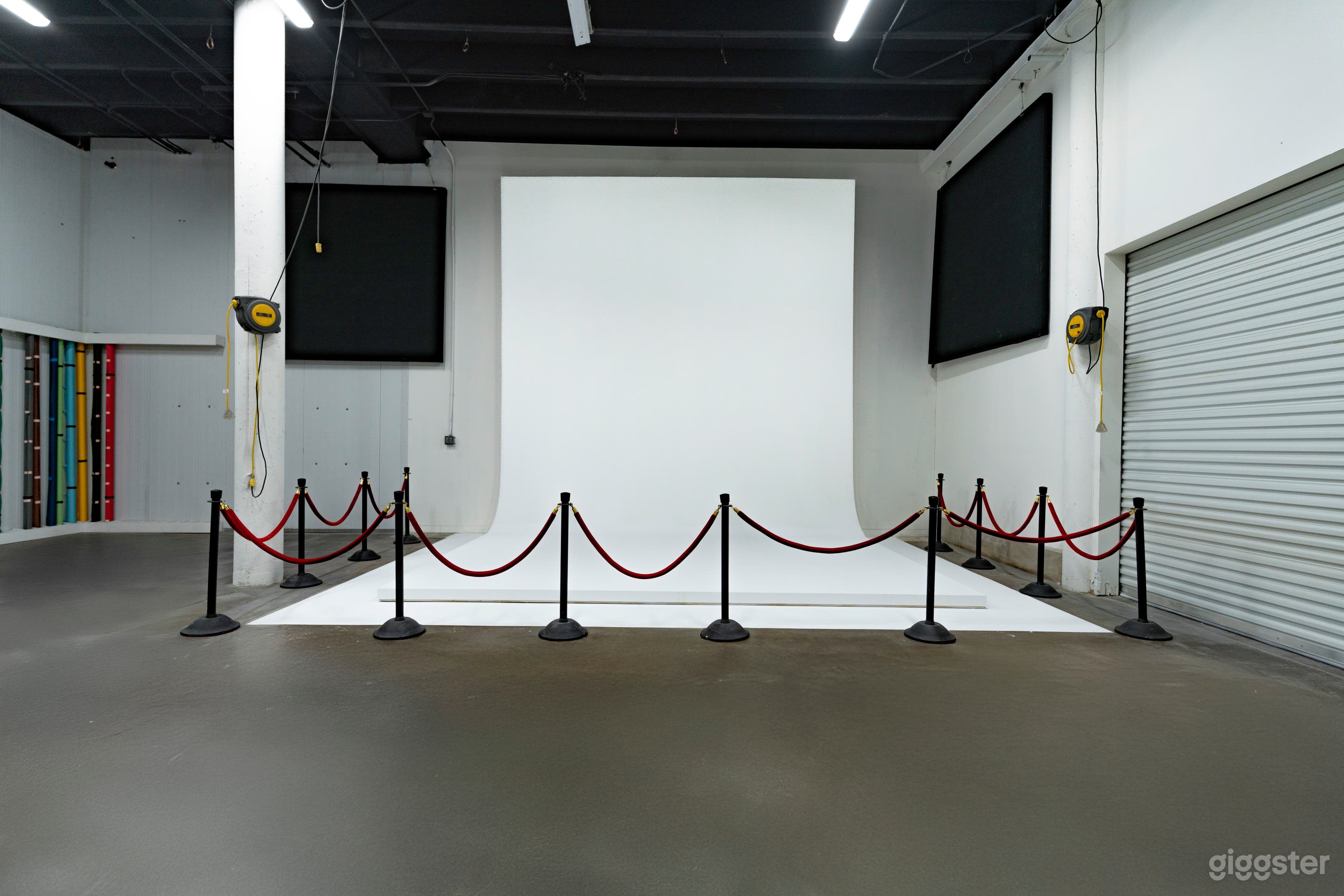 Cyclorama Photo/Video Studio Photo 3