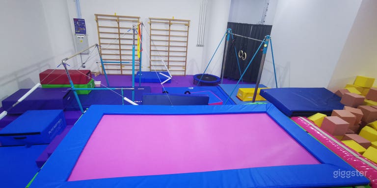  Ungleiche Stangen, Trampolin, Reck 