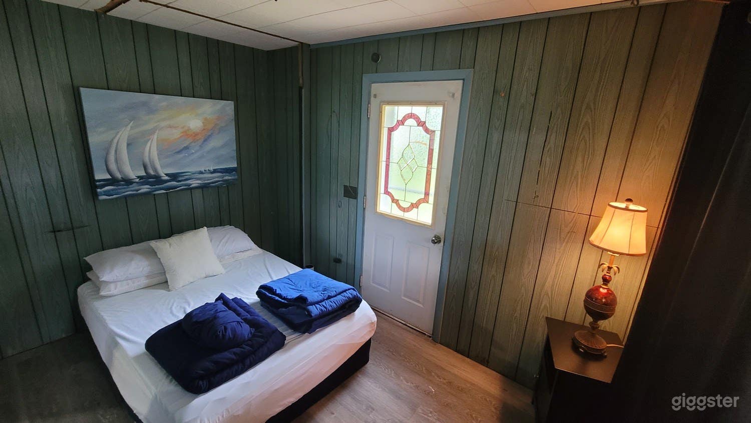 A Campau Sunshine Waterfront Cottage culdesac Photo 2