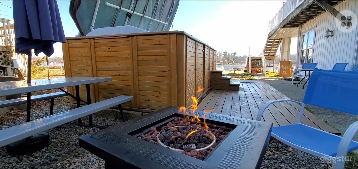 A Campau Sunshine Waterfront Cottage culdesac Photo 1