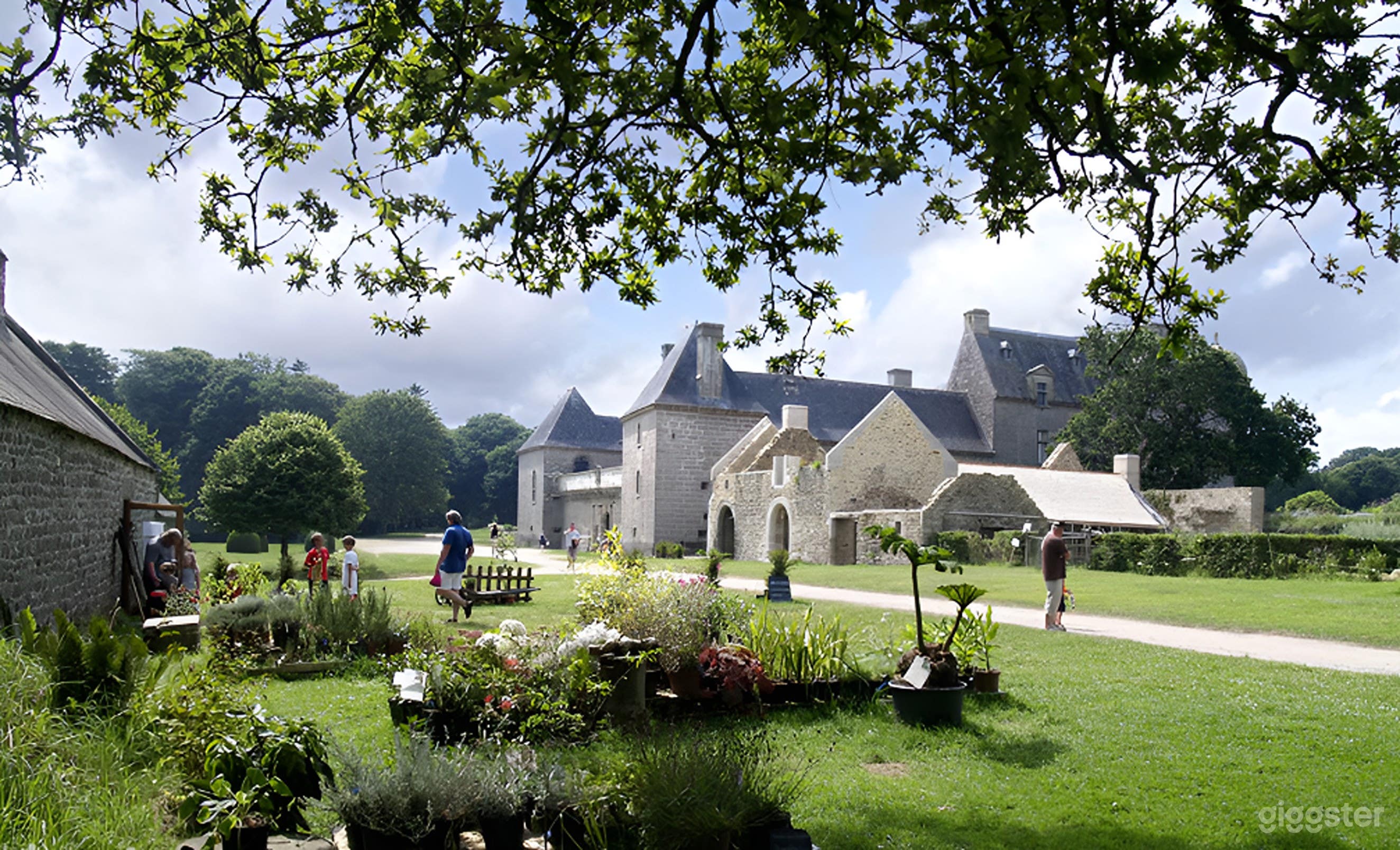 Photo de Domaine extérieur dans la campagne luxuriante du Finistère 4