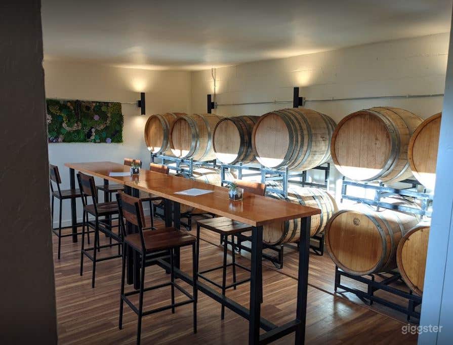 Chic &amp; Majestic Upstairs Loft Photo 3