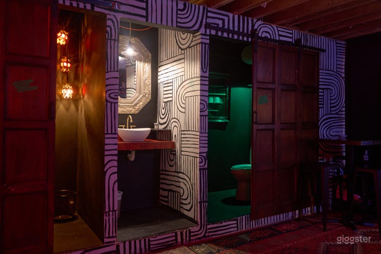  Distinctive Production Studio 