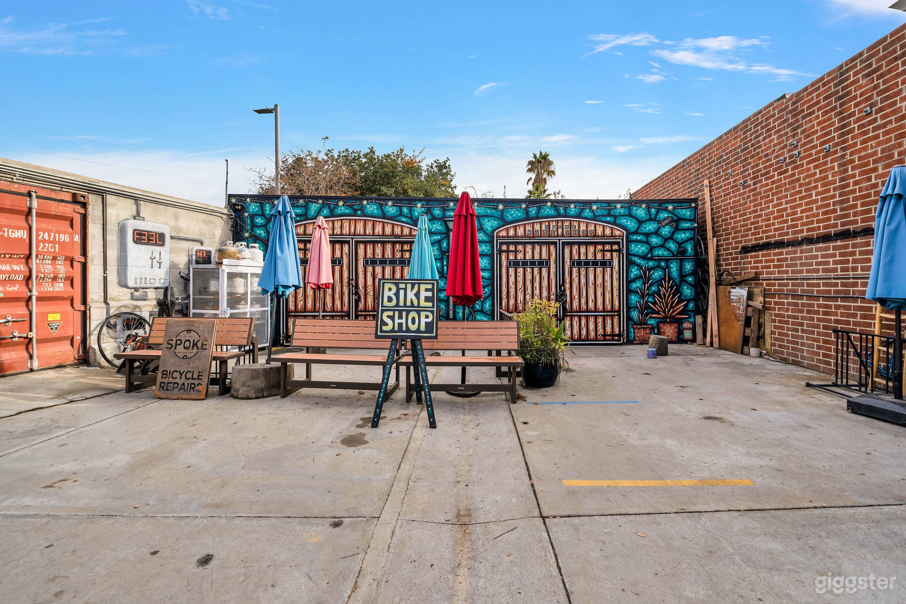 OUTDOOR CAFE EVENT SPACE WITH CITY VIEWS/ LA RIVER Photo 3