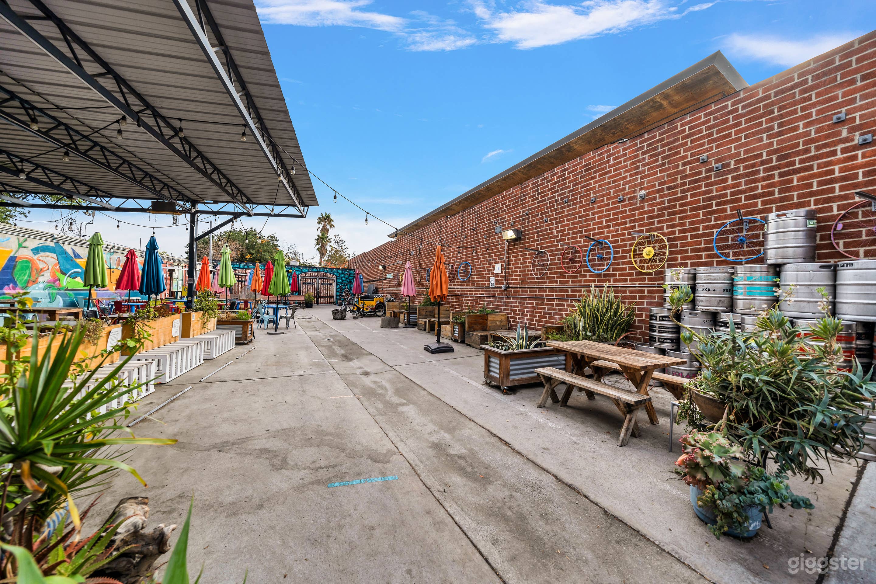 OUTDOOR CAFE EVENT SPACE WITH CITY VIEWS/ LA RIVER Photo 4