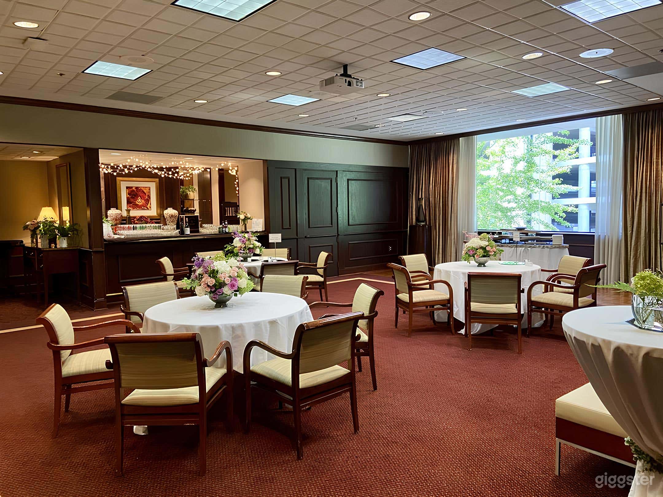 Beautiful Space for a Business Luncheon Photo 4