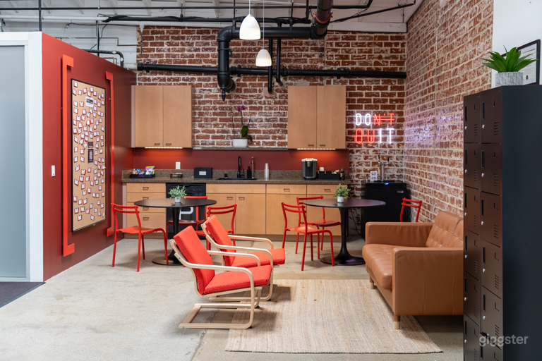  6.100 Sqft Dual Creative + Performance Facility | BUYOUT 
