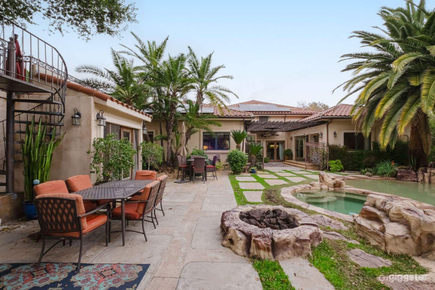 RESEDA RANCH RETREAT SPANISH LUXE/POOL Photo 3