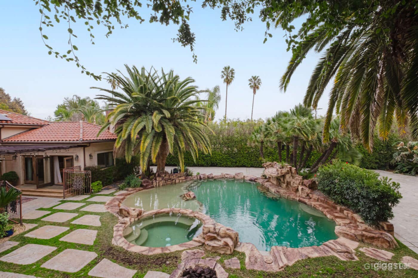 RESEDA RANCH RETREAT SPANISH LUXE/POOL Photo 2