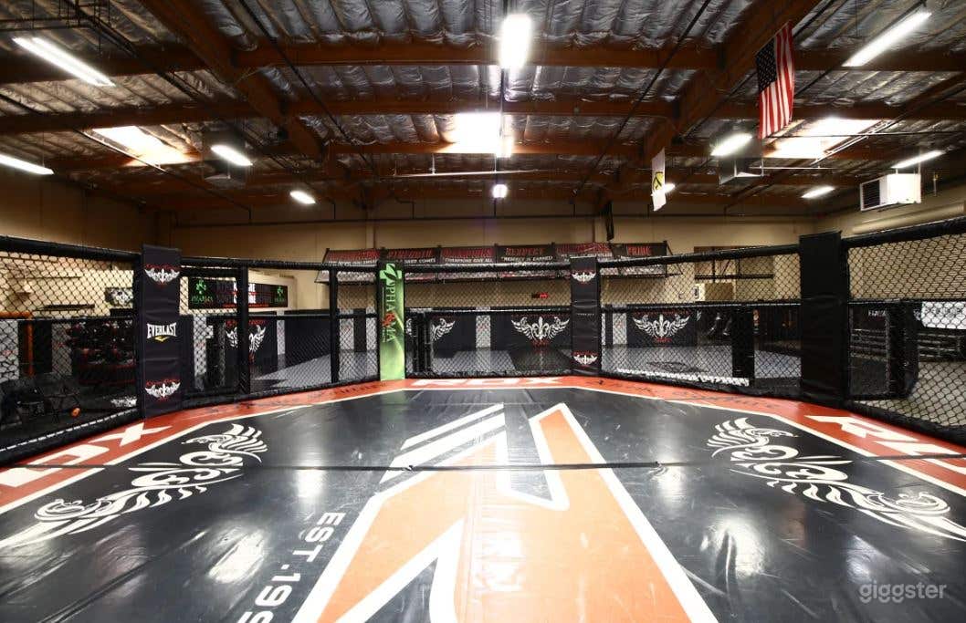 Huge Training Octagon with World Class Amenities Two Miles from the Strip Photo 2