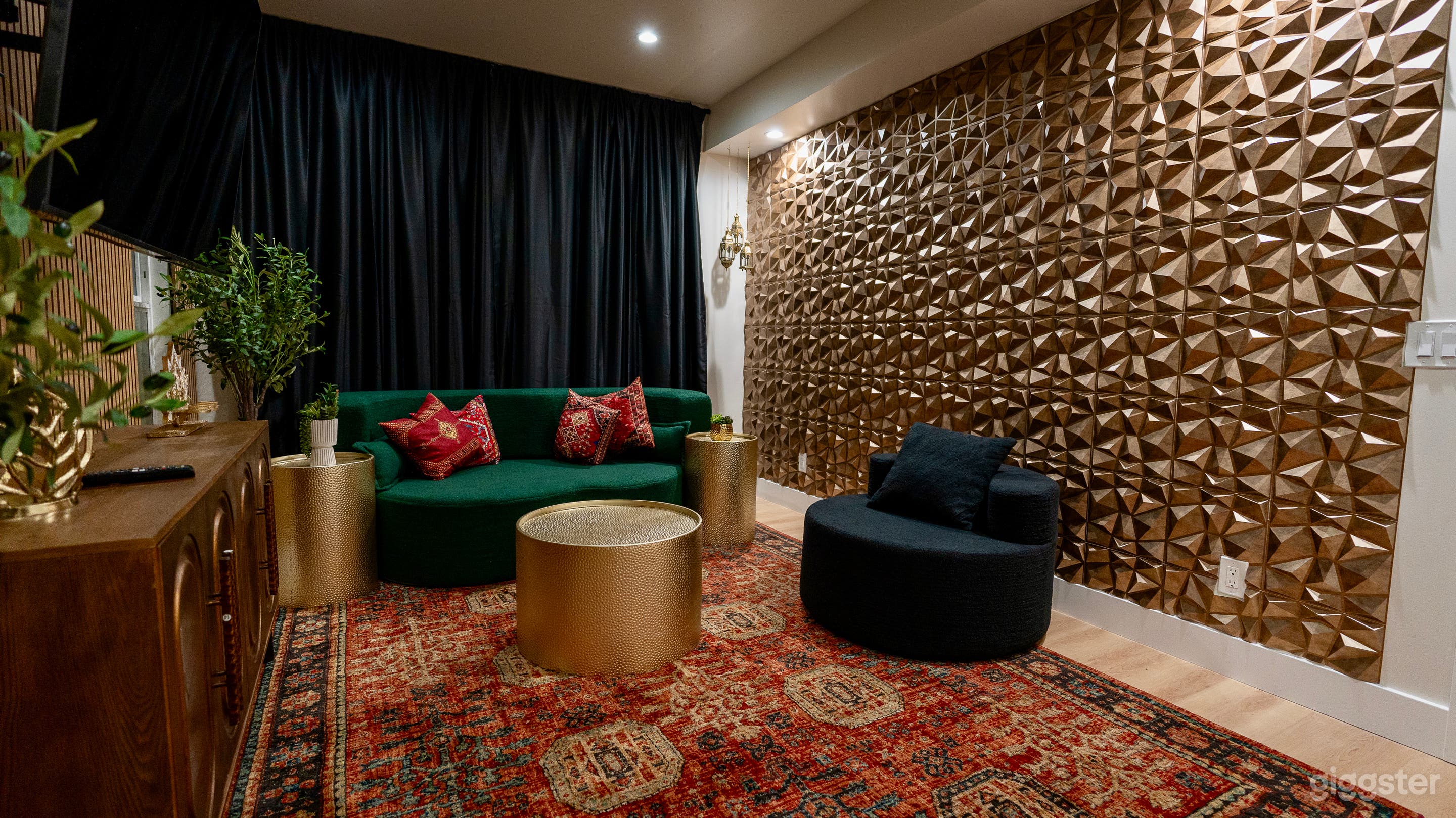 Versatile Green Screen Studio For Film, Video, Photo Shoots Photo 4