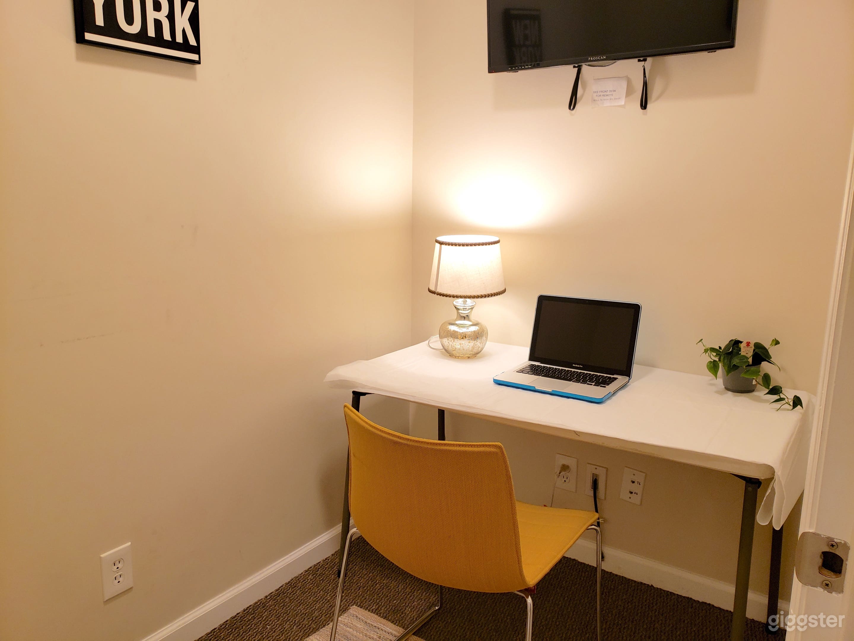 Intimate Rehearsal Room/Workspace (Studios 1-7) Photo 1