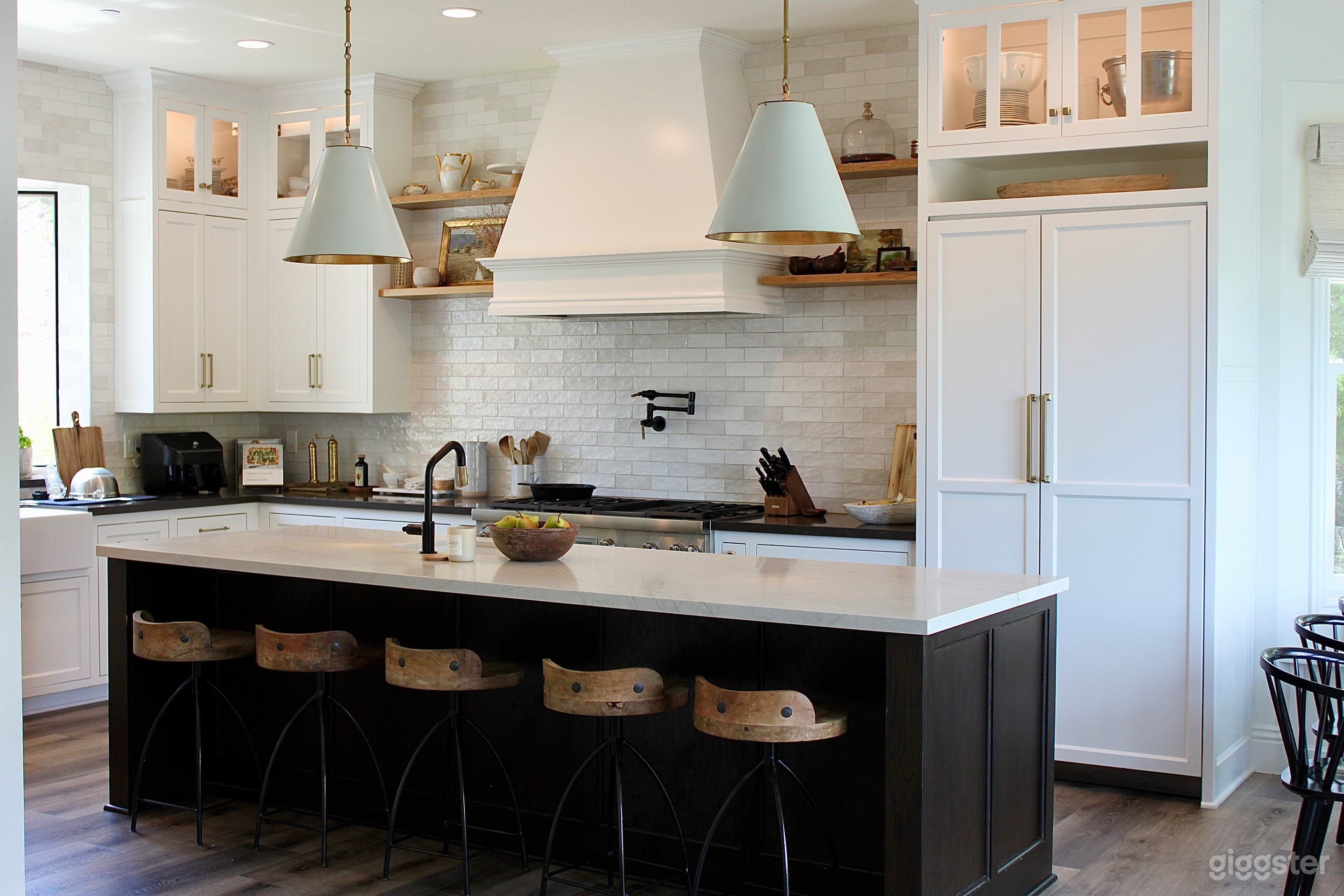 Modern Ranch House in Secluded Canyon Photo 2