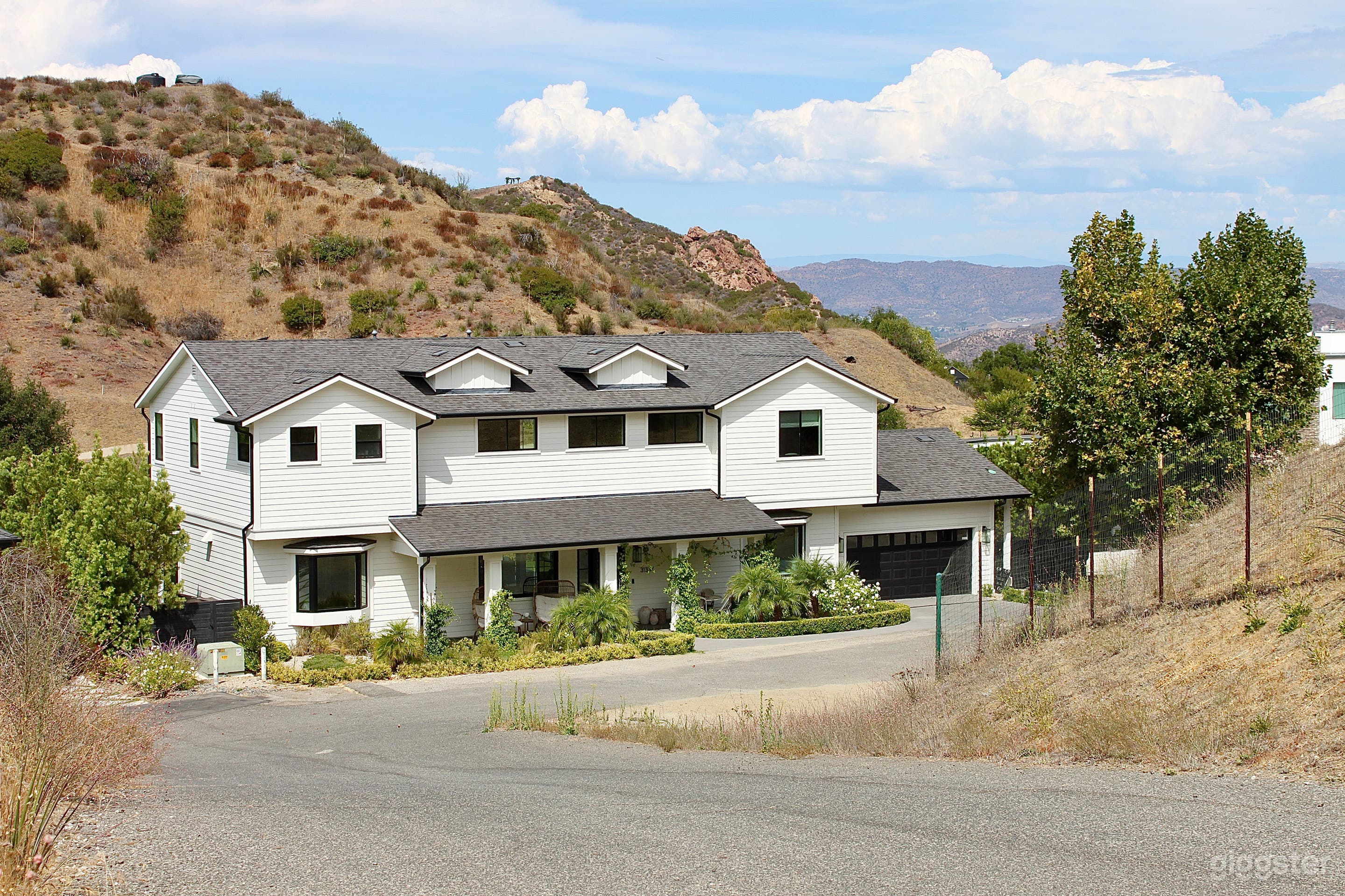 Modern Ranch House in Secluded Canyon Photo 1