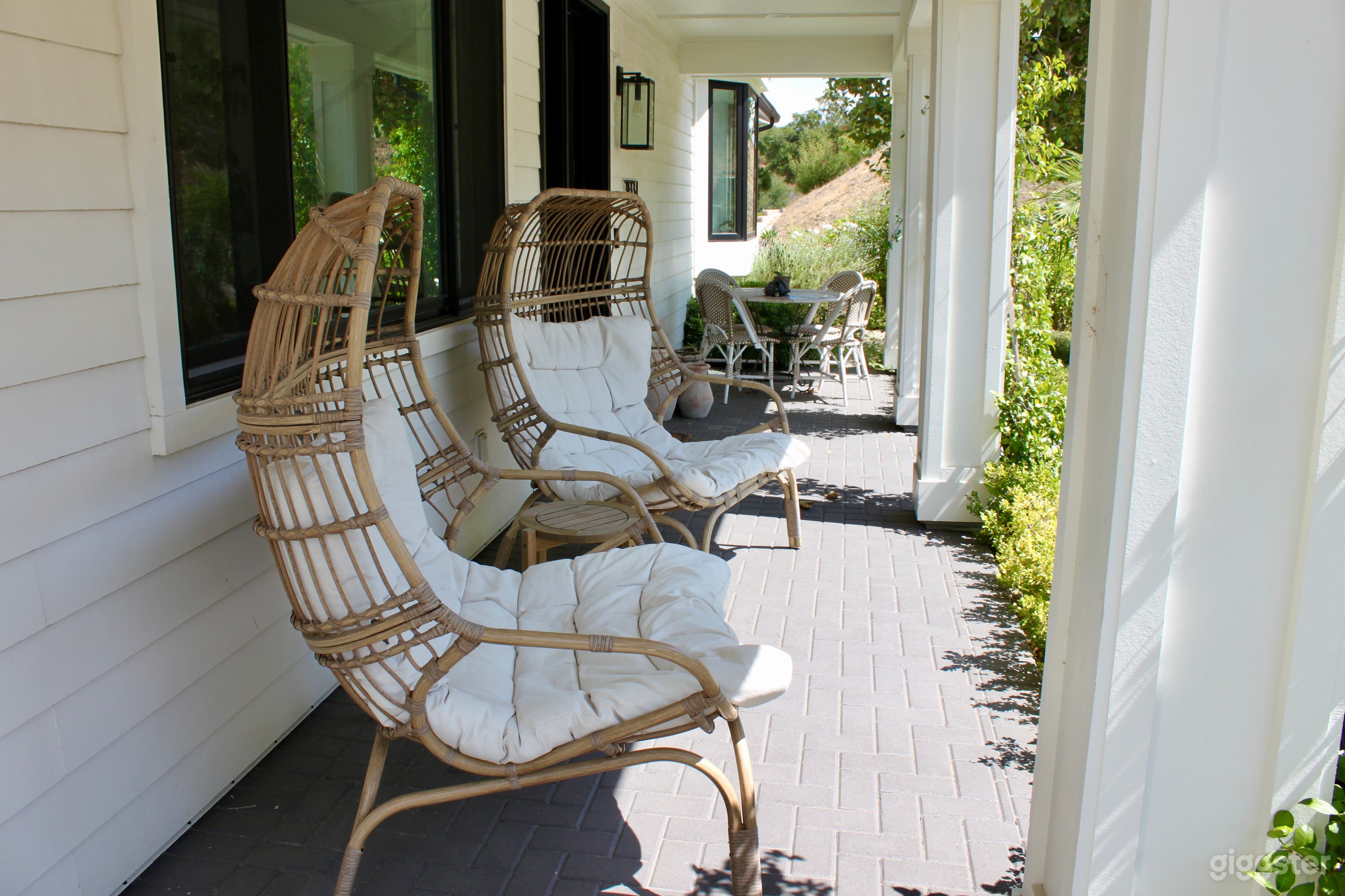 Modern Ranch House in Secluded Canyon Photo 4