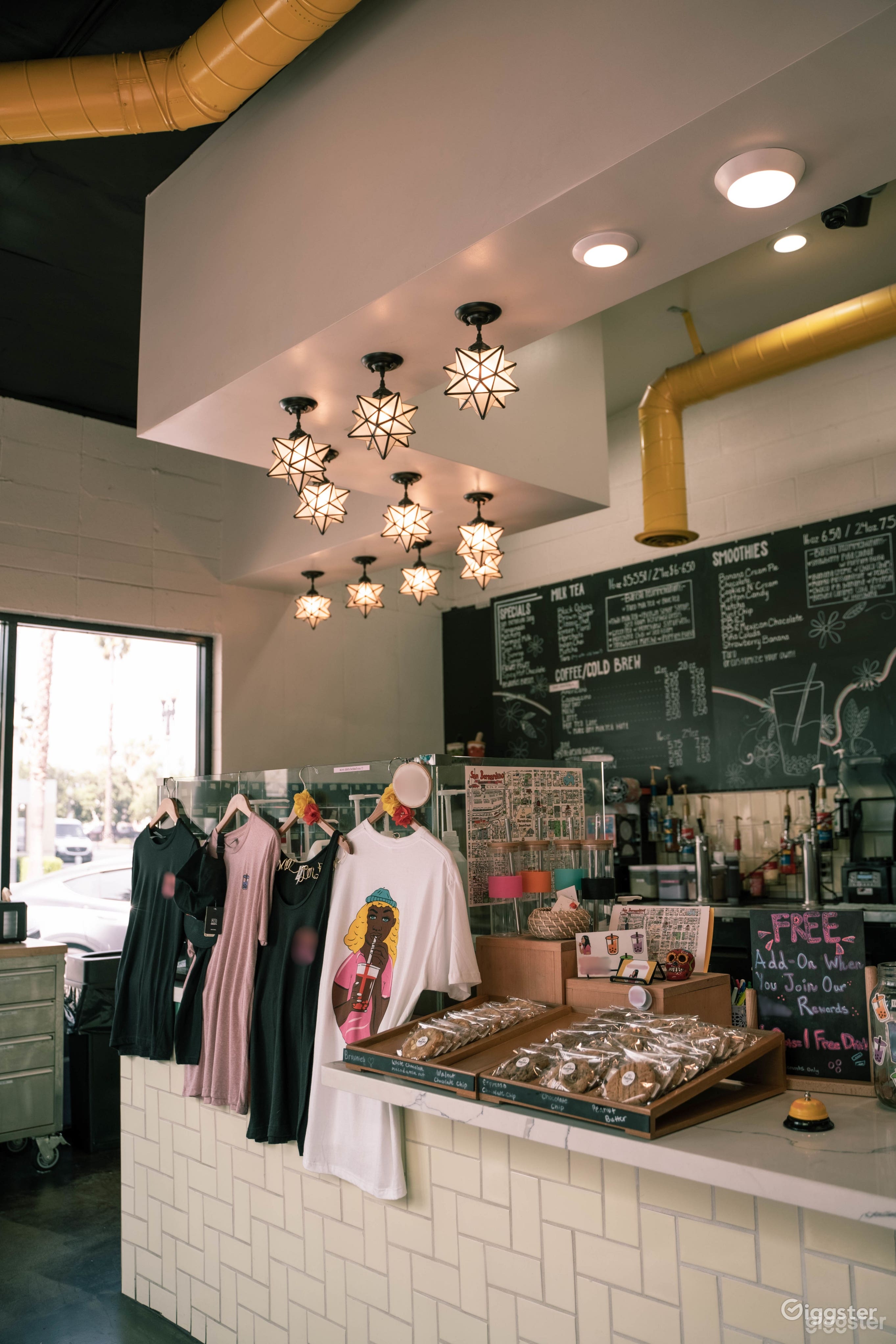 Fully functional boba tea and coffee shop  Photo 3