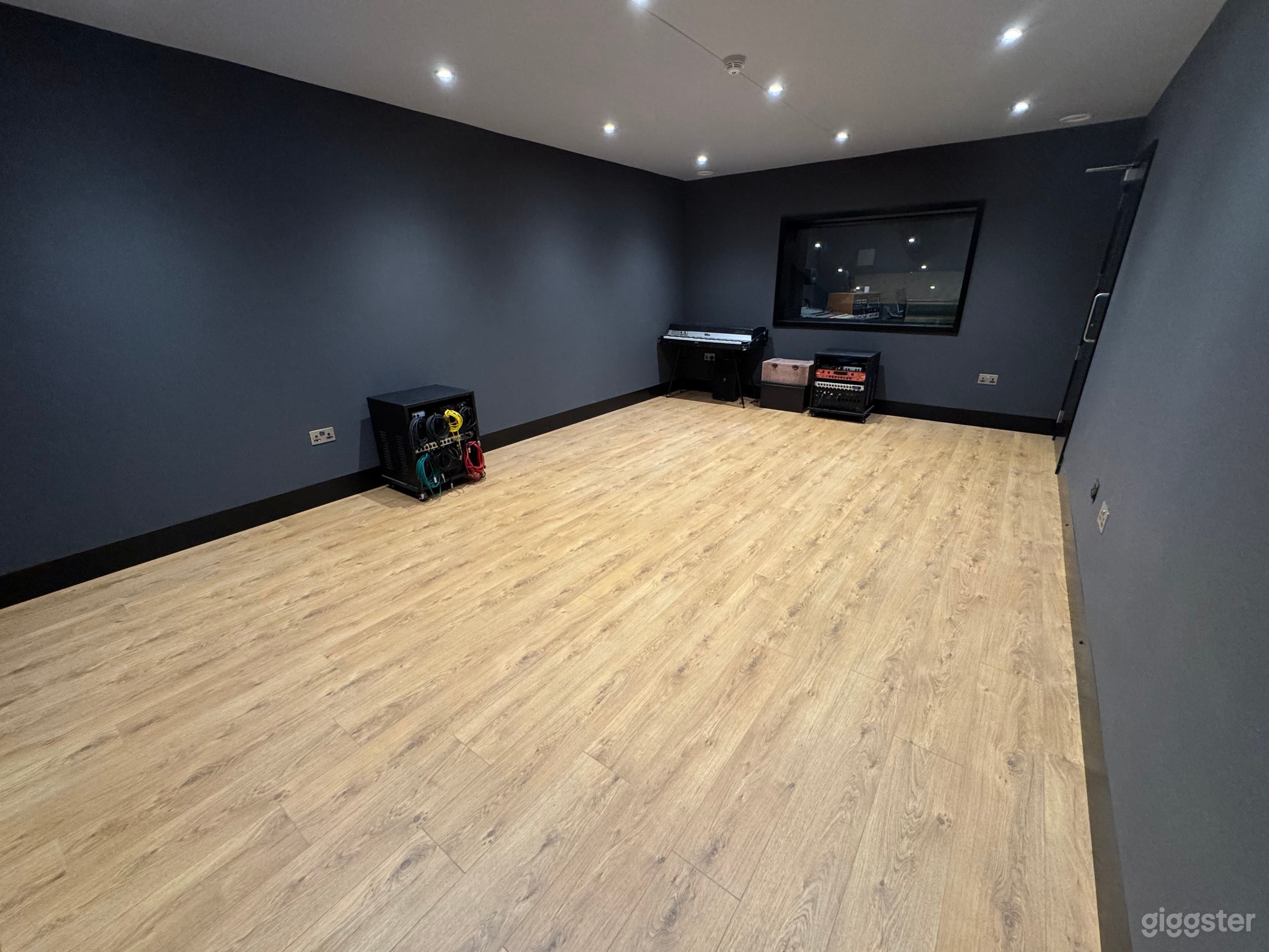 Recording studio / Immersive Audio / Podcast space Photo 2