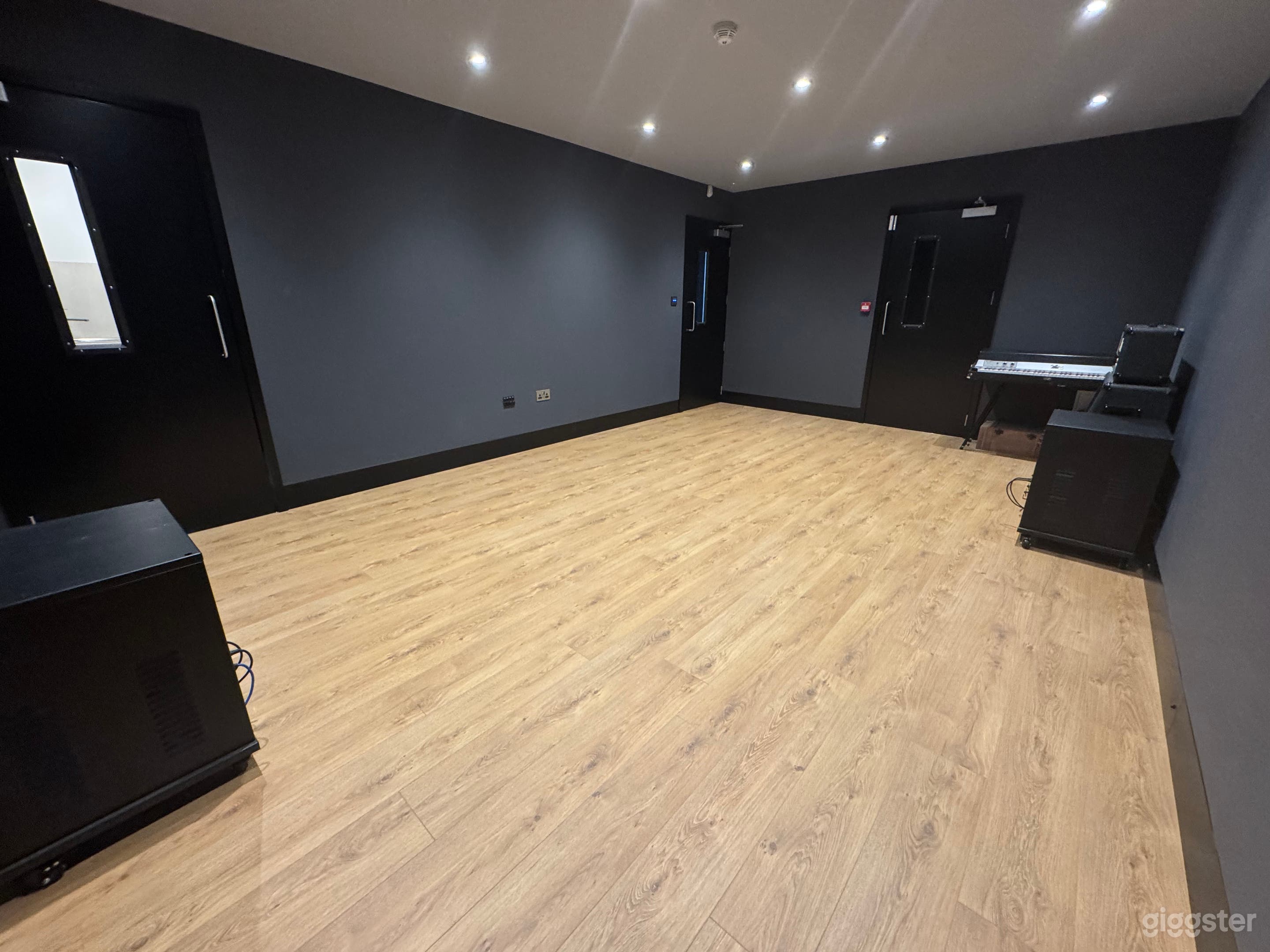 Recording studio / Immersive Audio / Podcast space Photo 4