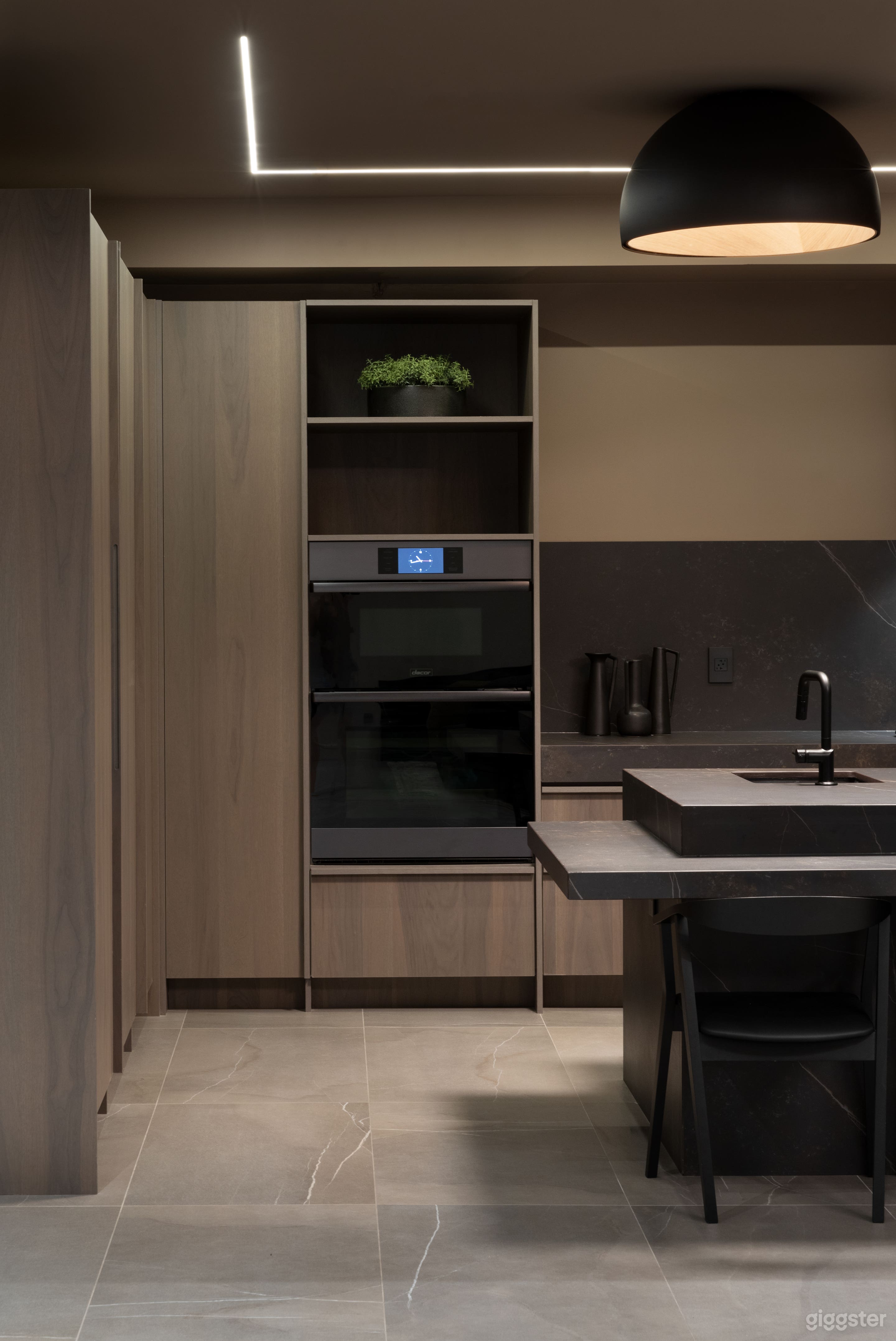 Mountain-View Luxury Retreat in Whistler Photo 2