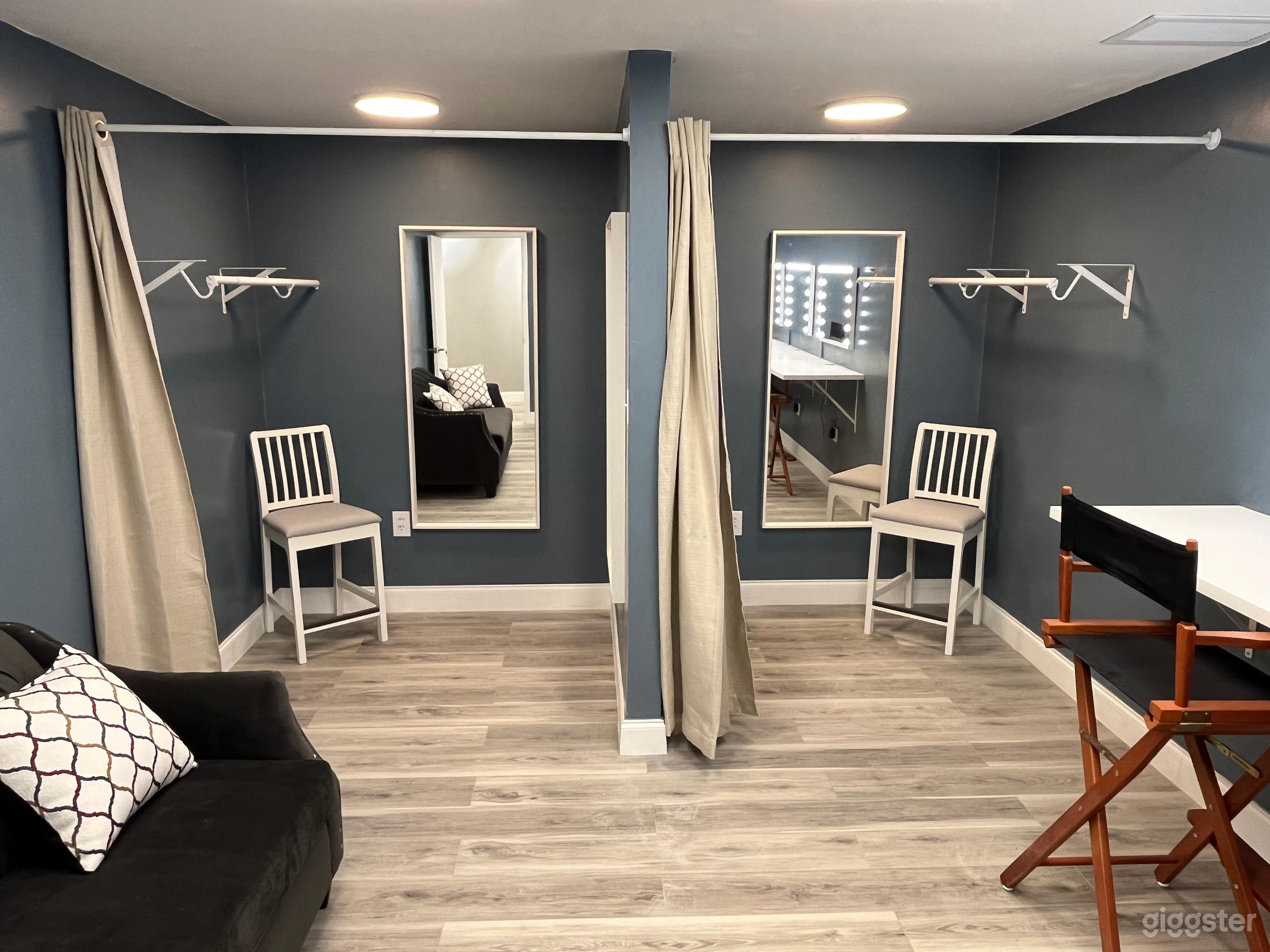 Makeup / Wardrobe Glam Room for Shoots Photo 4