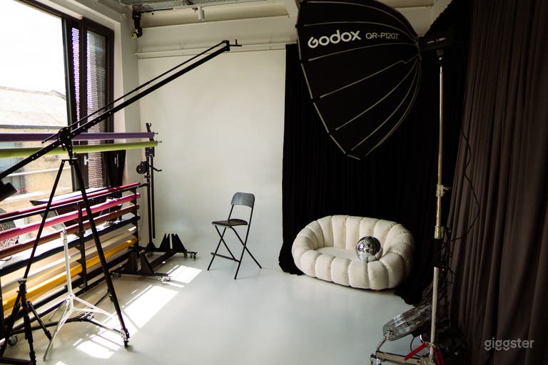  Podcast & Photo Studio Hire 