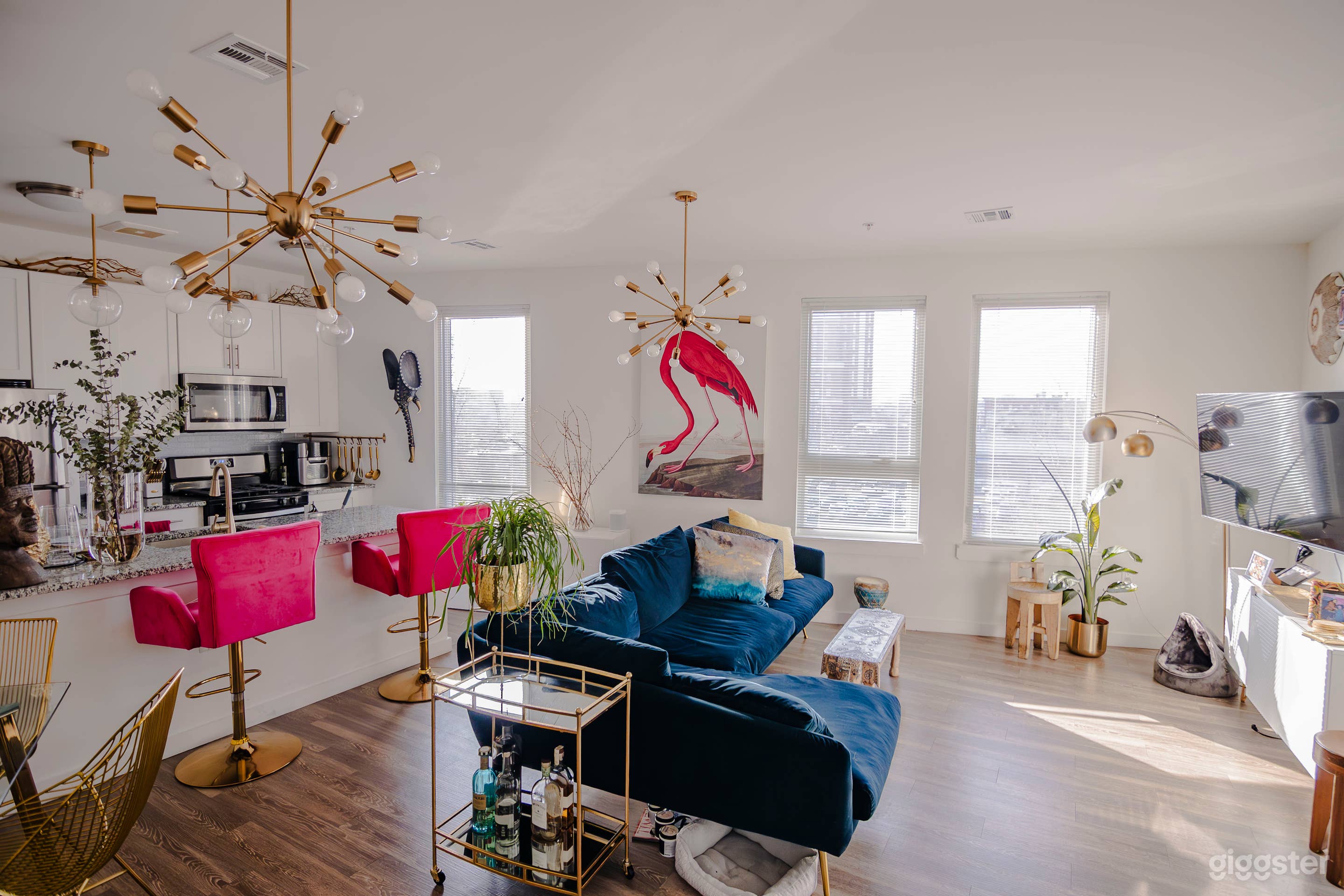 Bright Modern Apartment w/ Natural Light & Bold Art Photo 1