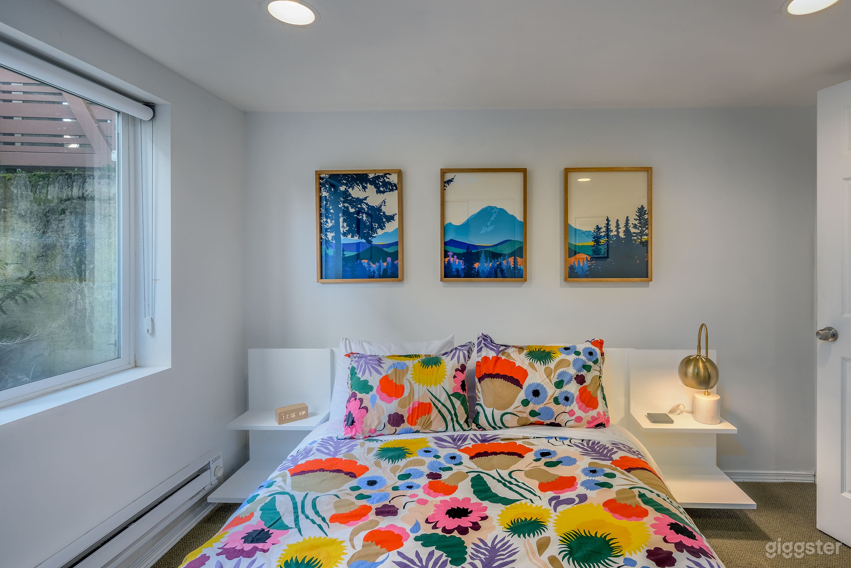 Seattle Mural &amp; Great Outdoor Space! Photo 3