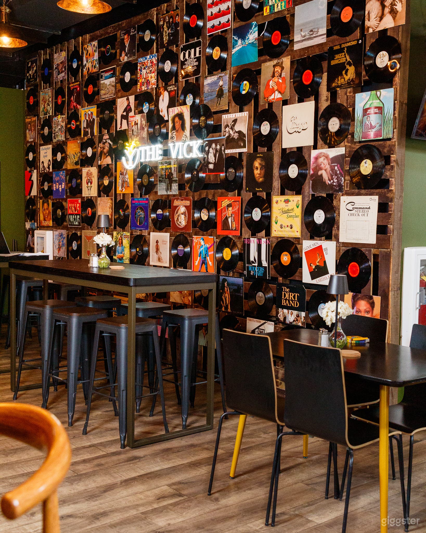 Southern Sophistication Meets Rustic Charm Photo 2