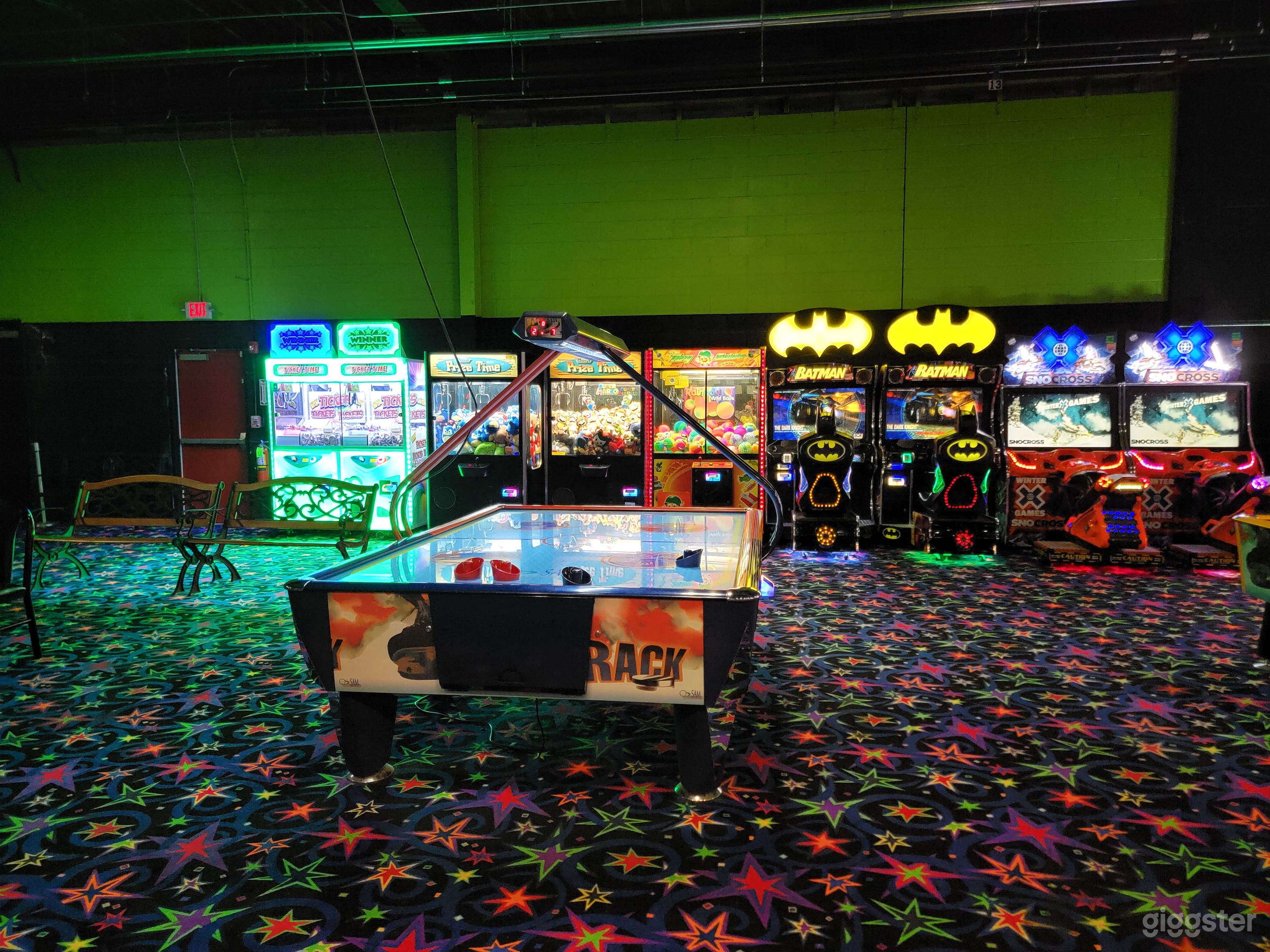 Arcade Center with Multiple Games Photo 3