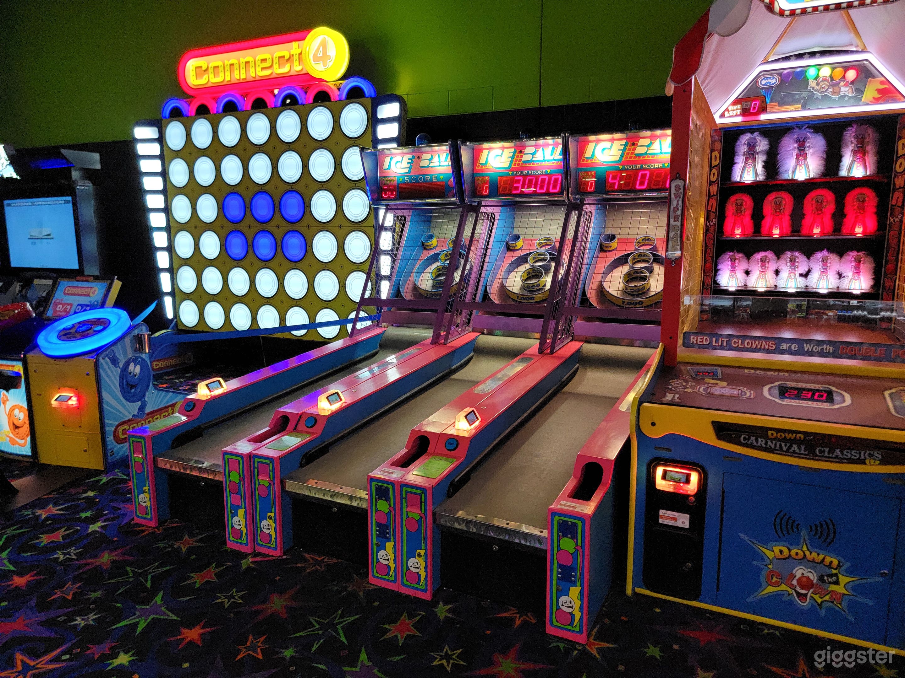 Arcade Center with Multiple Games Photo 1