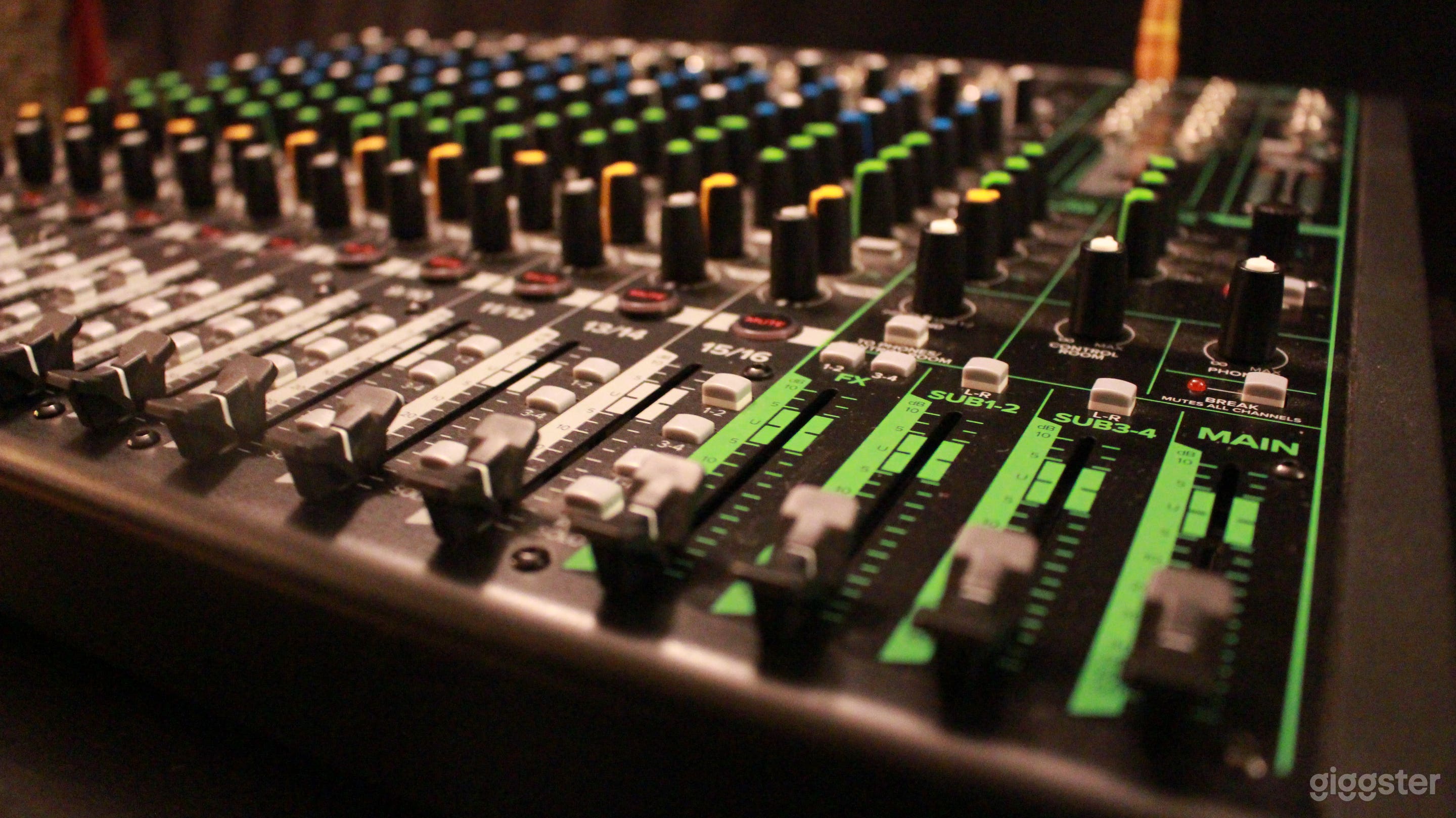 TORONTO REHEARSAL STUDIO A Photo 4