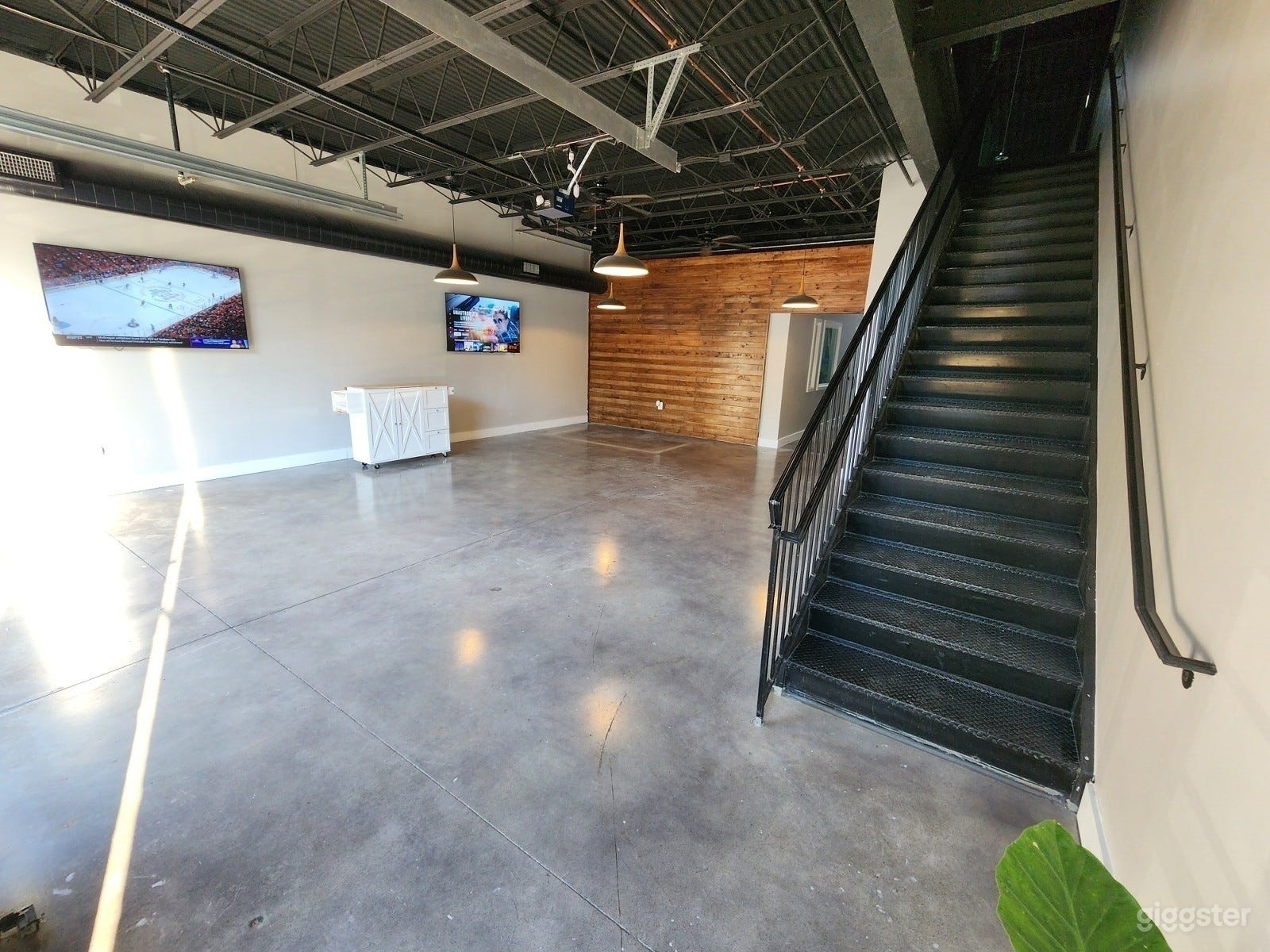 Upper Westside Loft Event Space w/ Skylights Photo 3