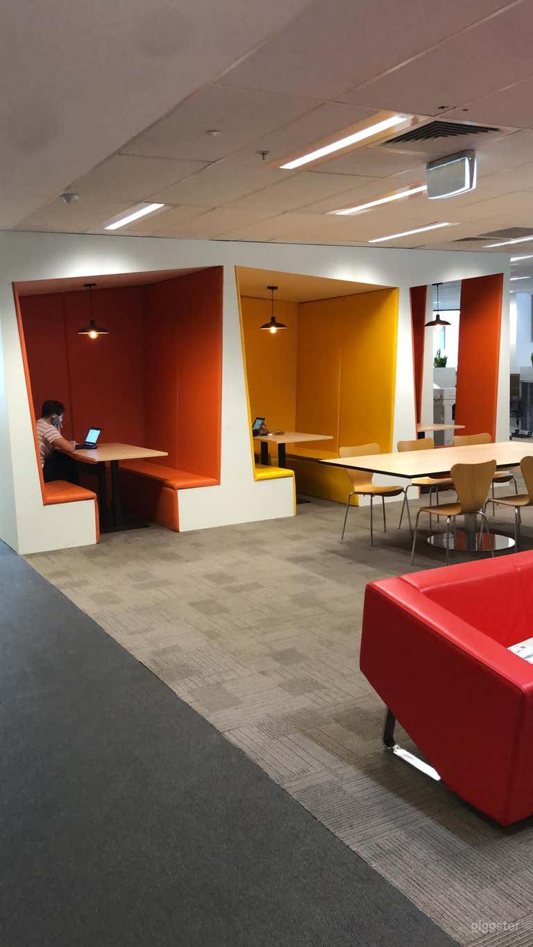  3-Person Meeting Room 