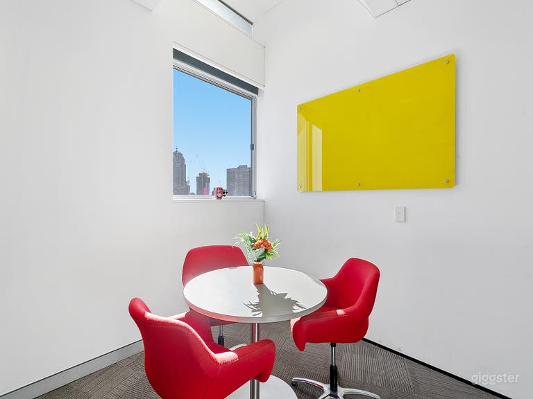  3-Person Meeting Room 