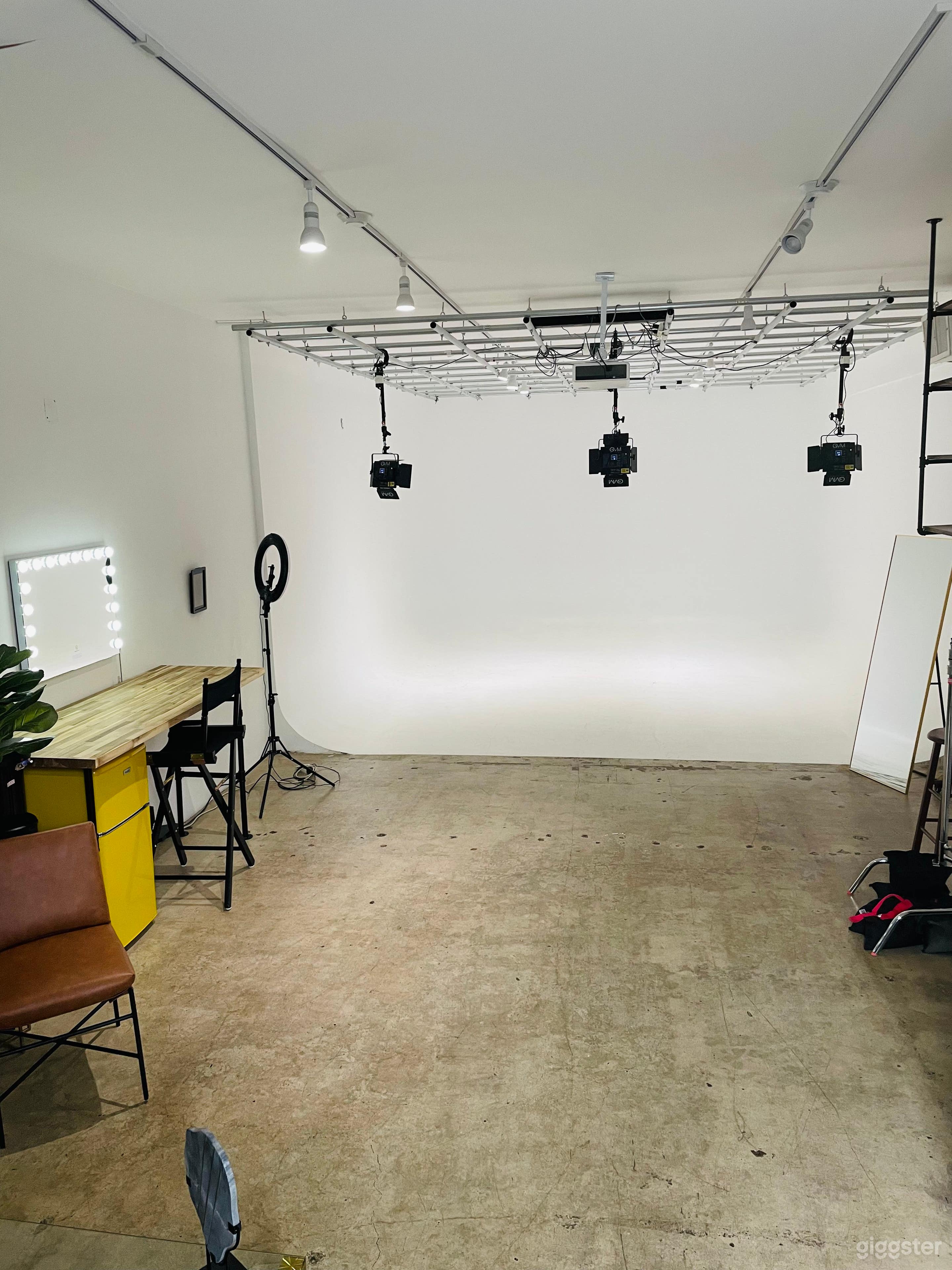 Private Office Space with Private Parking Photo 4