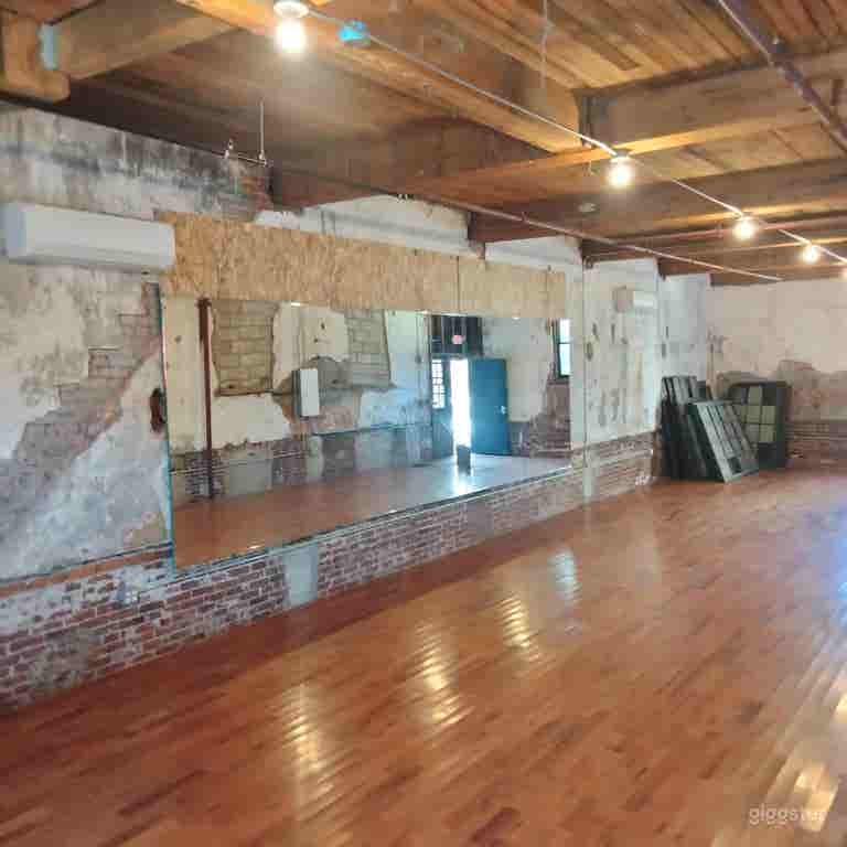  Industrial-Style Dance Room 